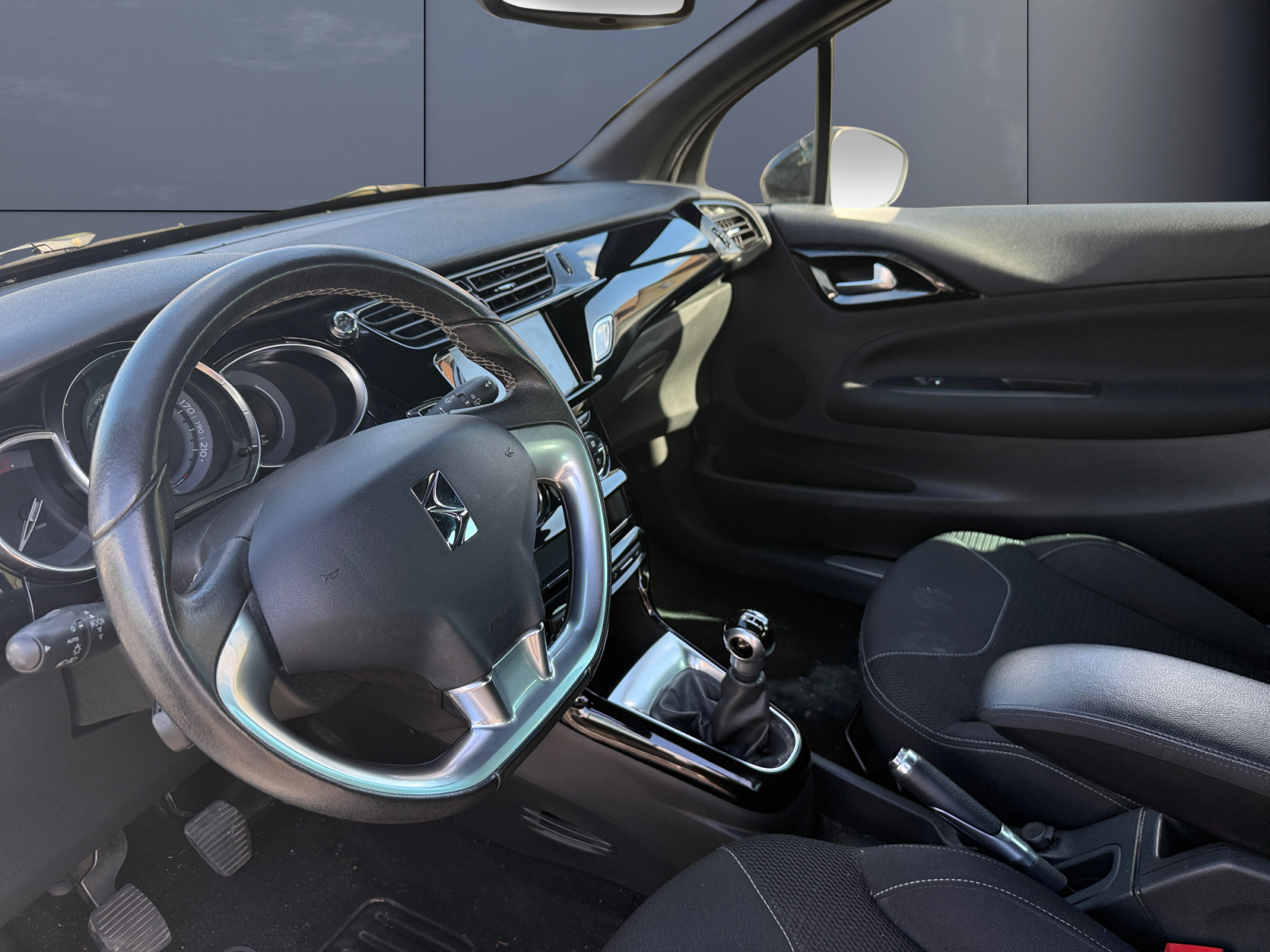 Ds Automobiles Ds3 8