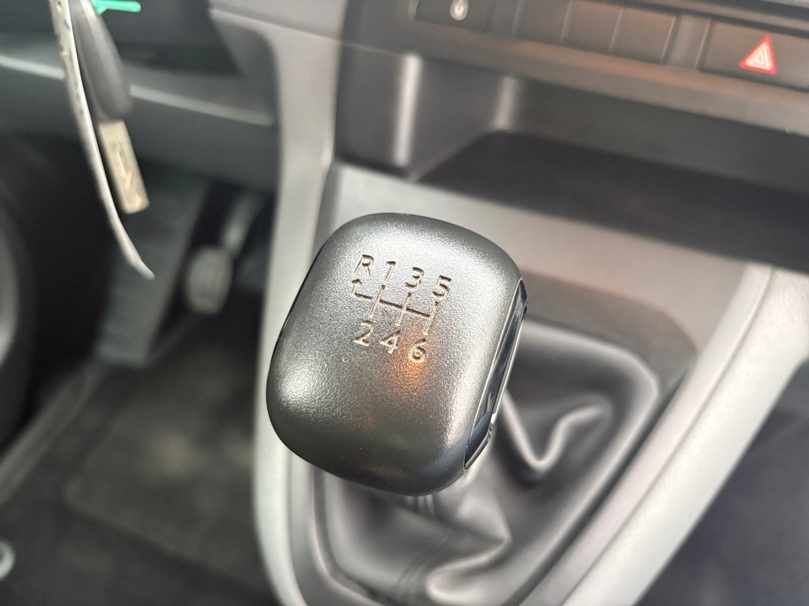 Peugeot Traveller 17