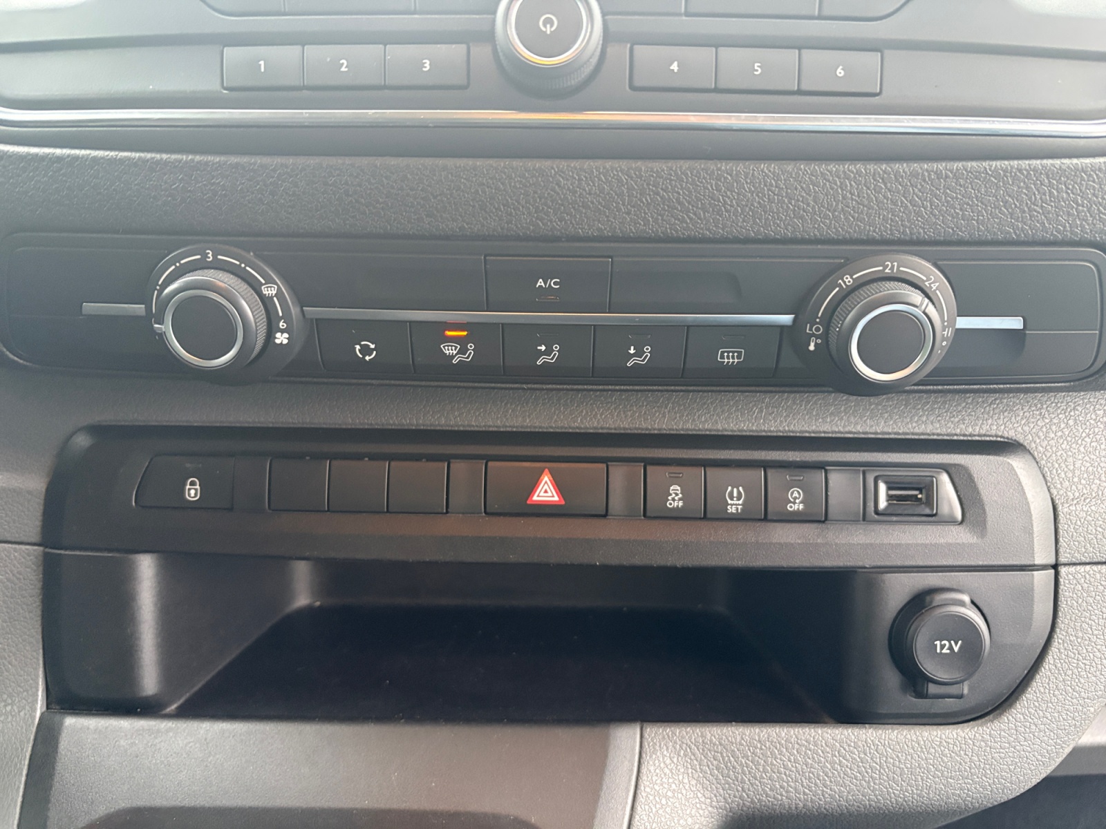 Peugeot Traveller 18