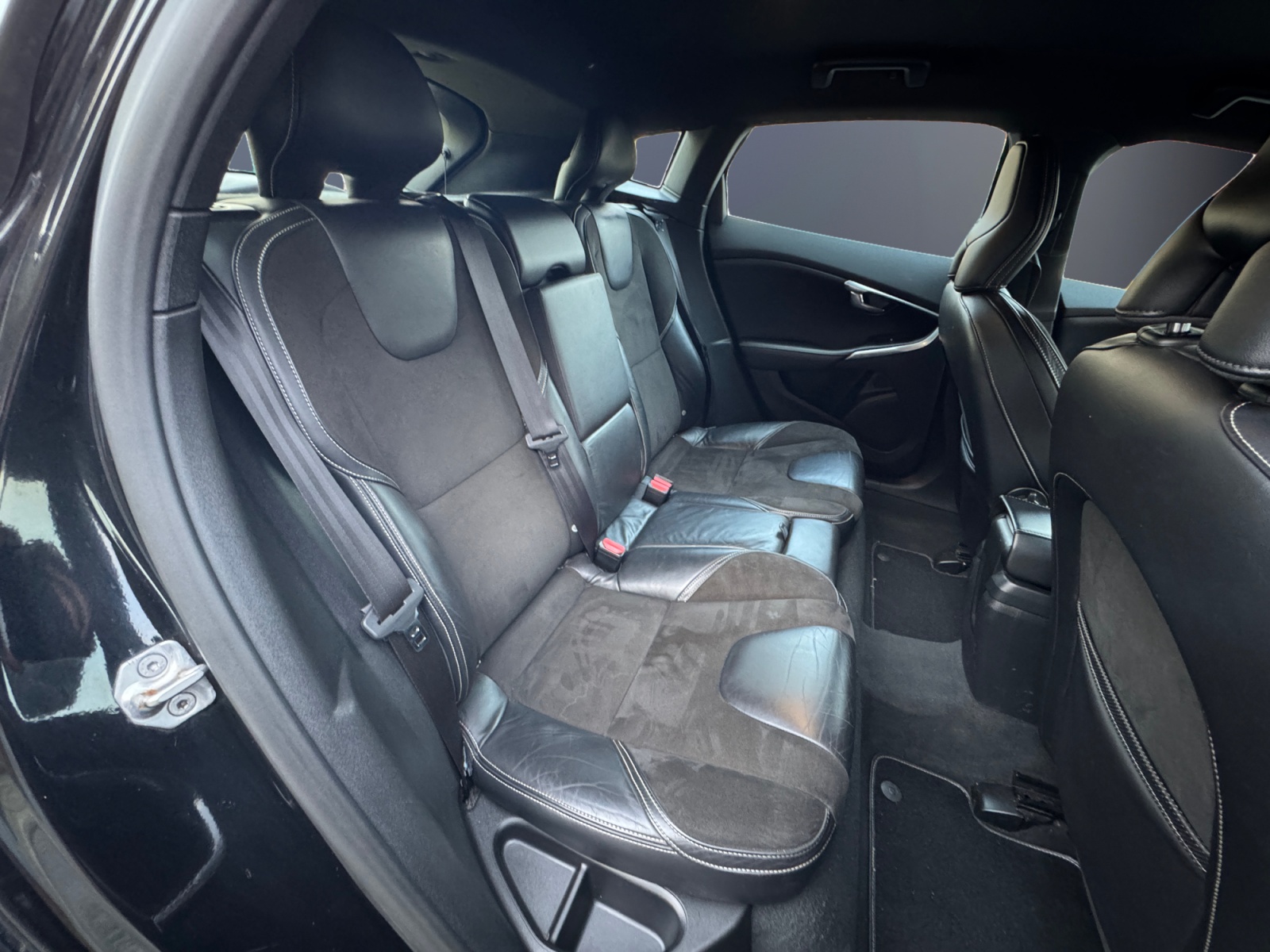 Volvo V40 11