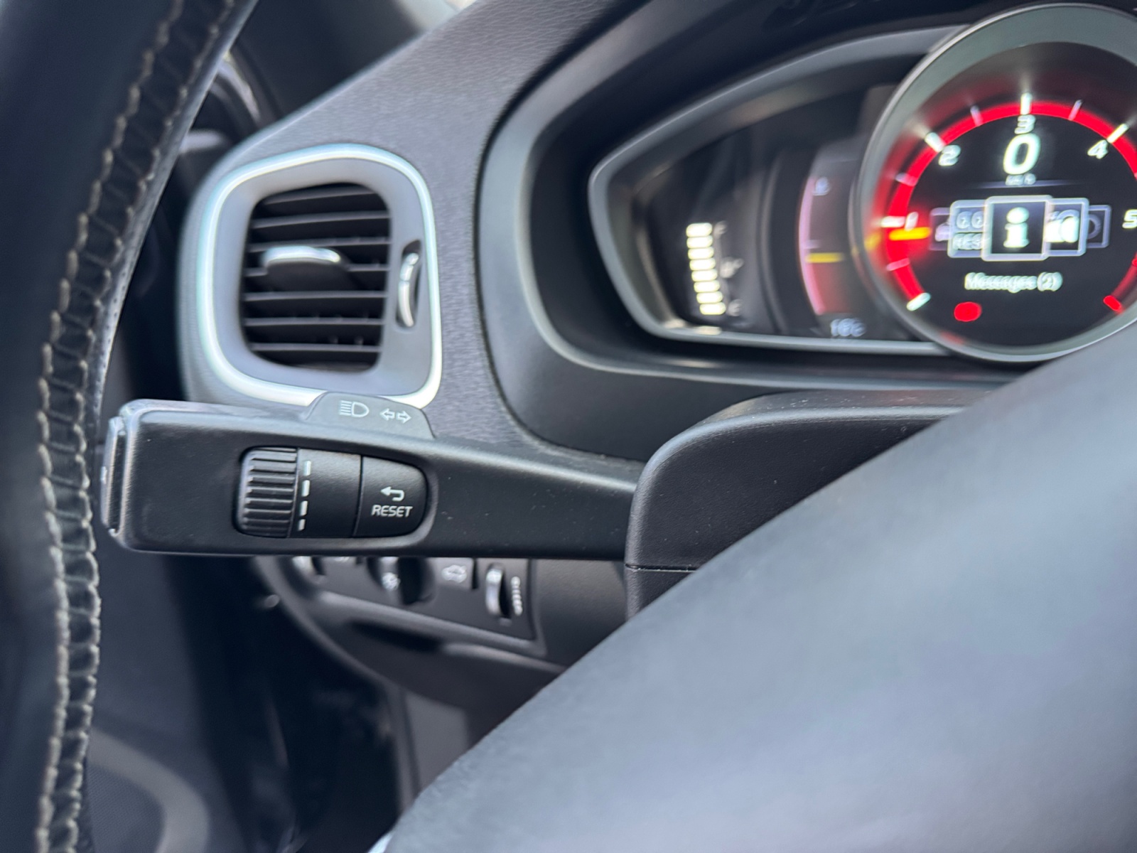 Volvo V40 19