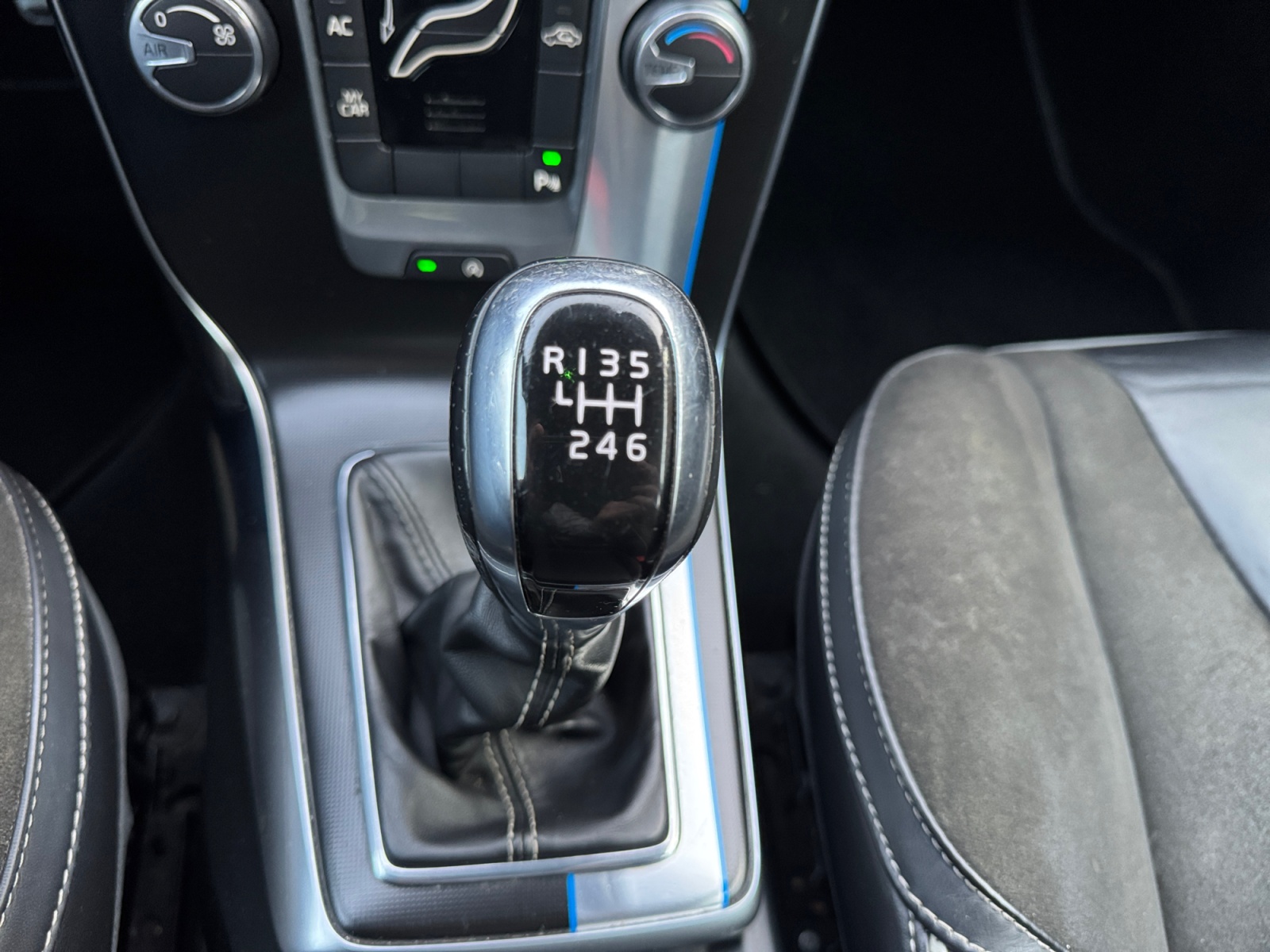Volvo V40 26