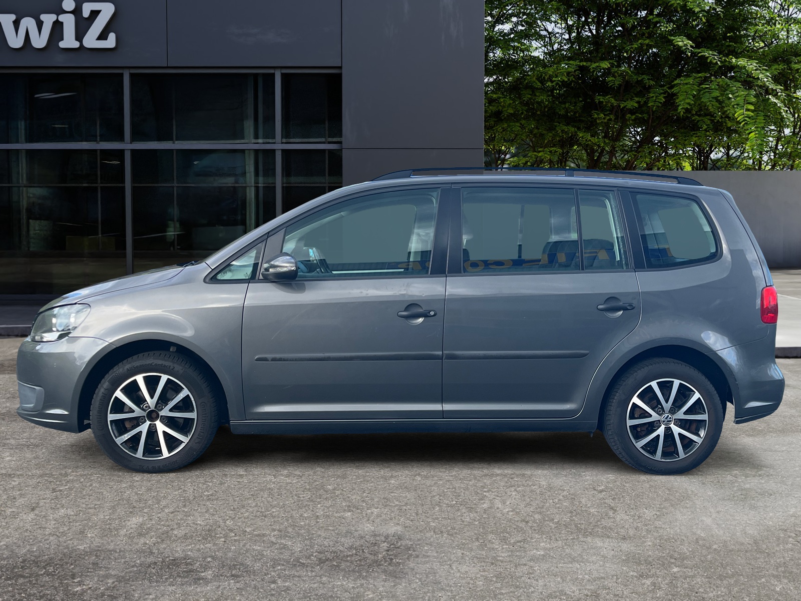 Volkswagen Touran 1
