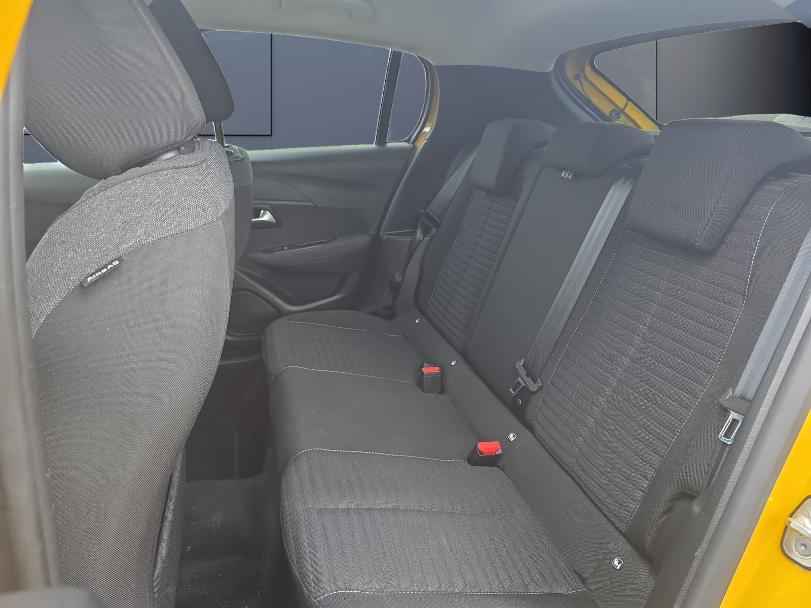 Peugeot 208 10