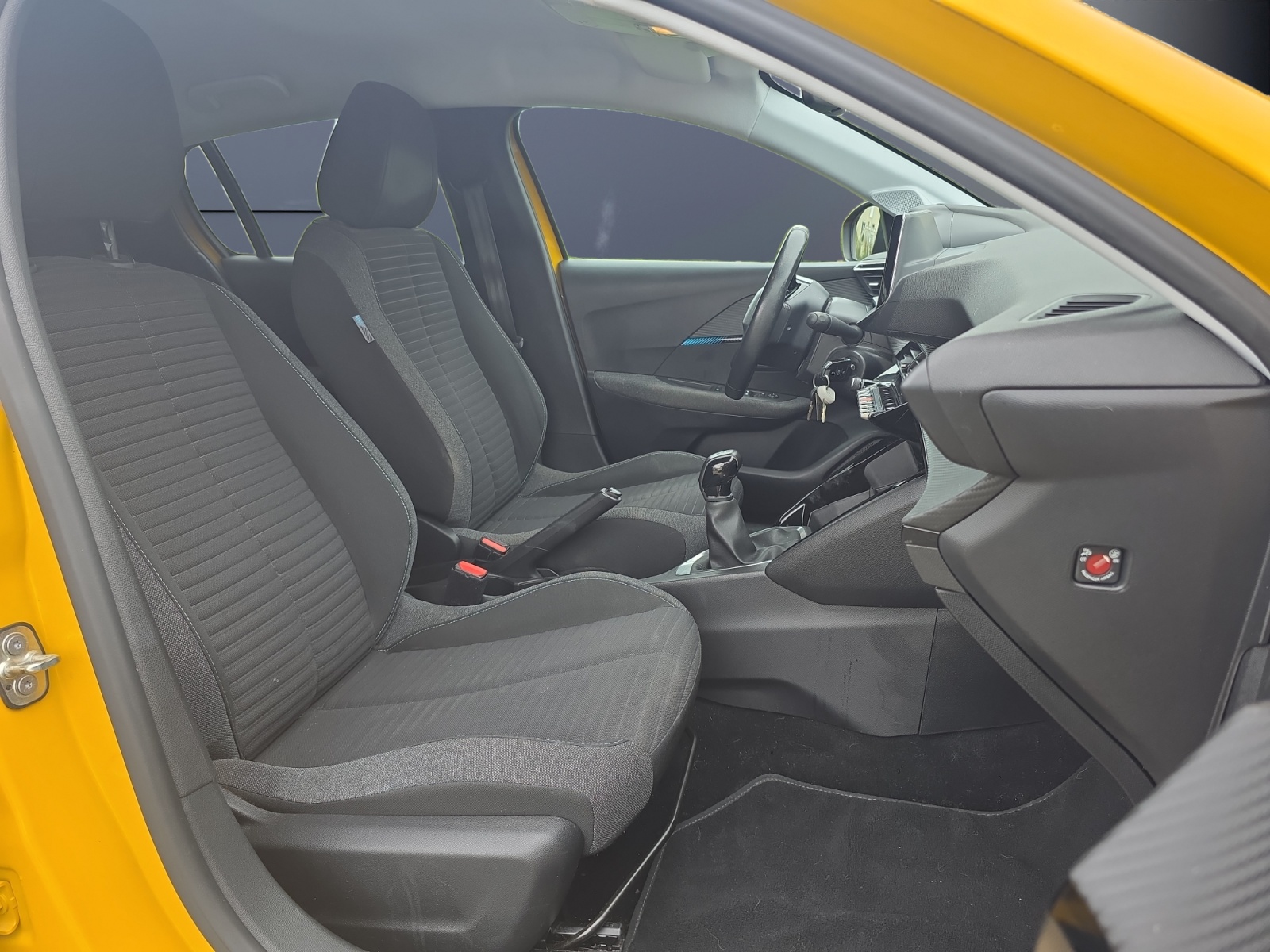 Peugeot 208 13