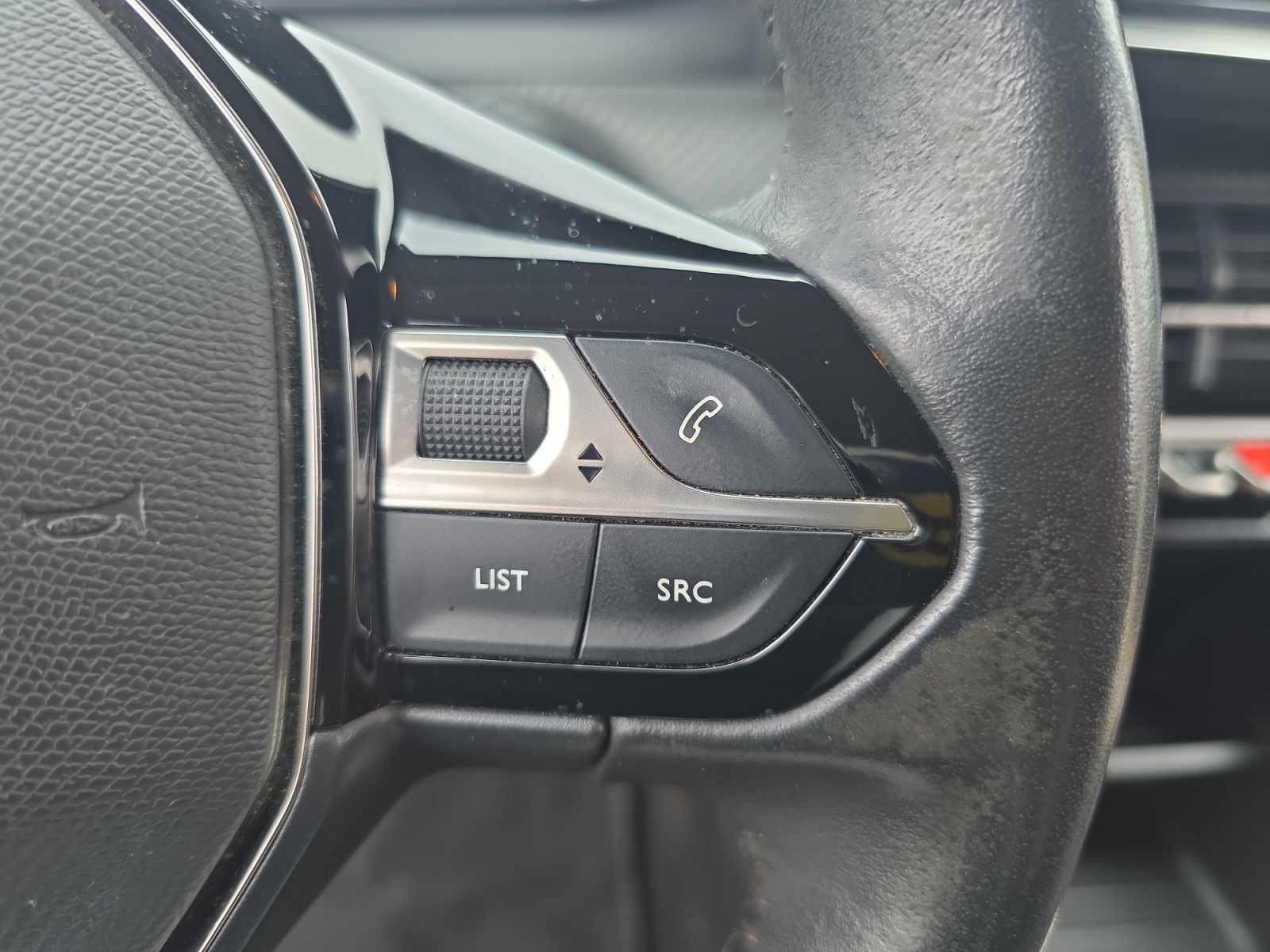 Peugeot 208 23