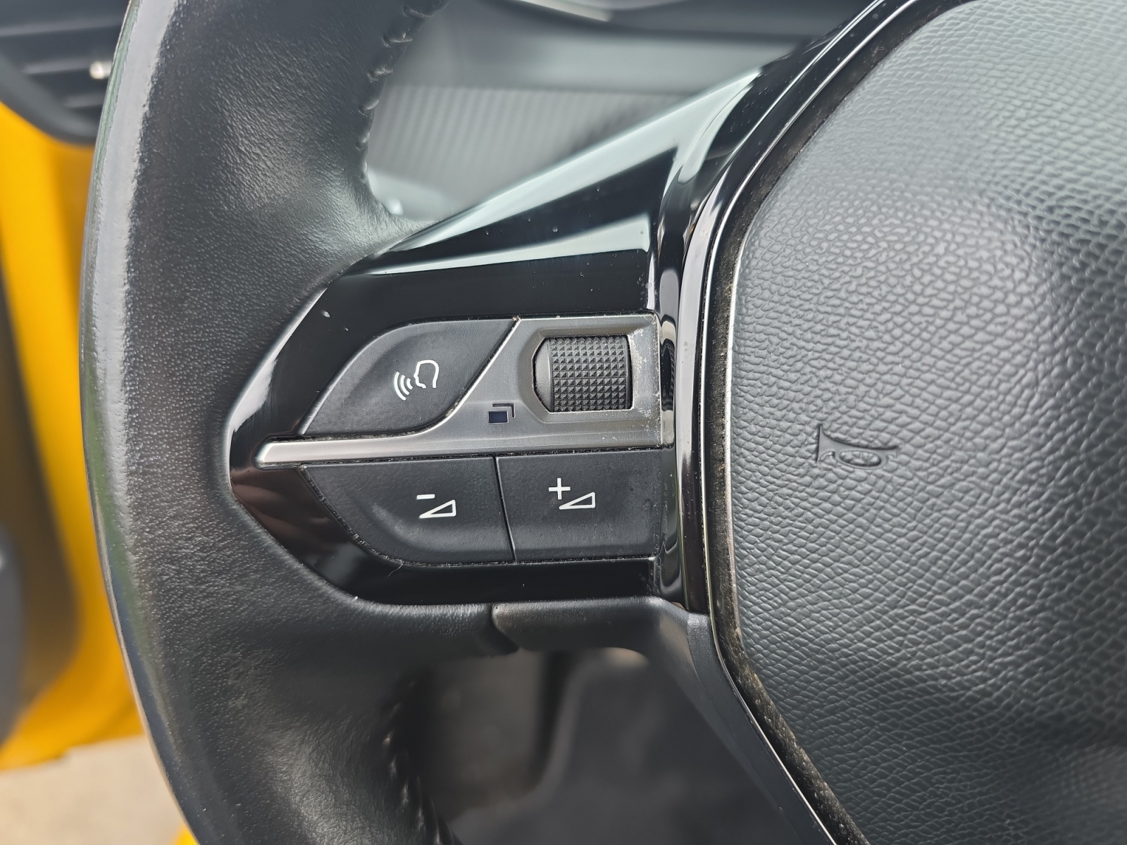 Peugeot 208 24