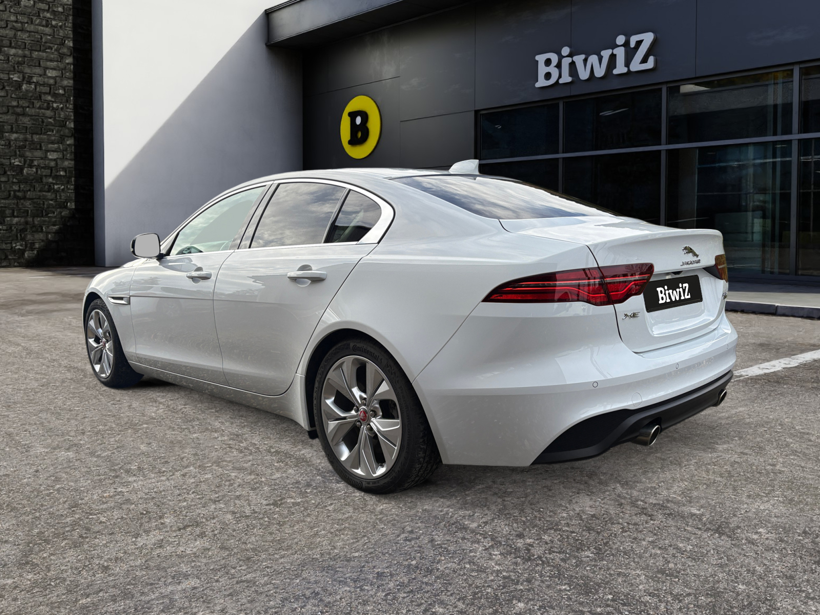 Jaguar Xe 2