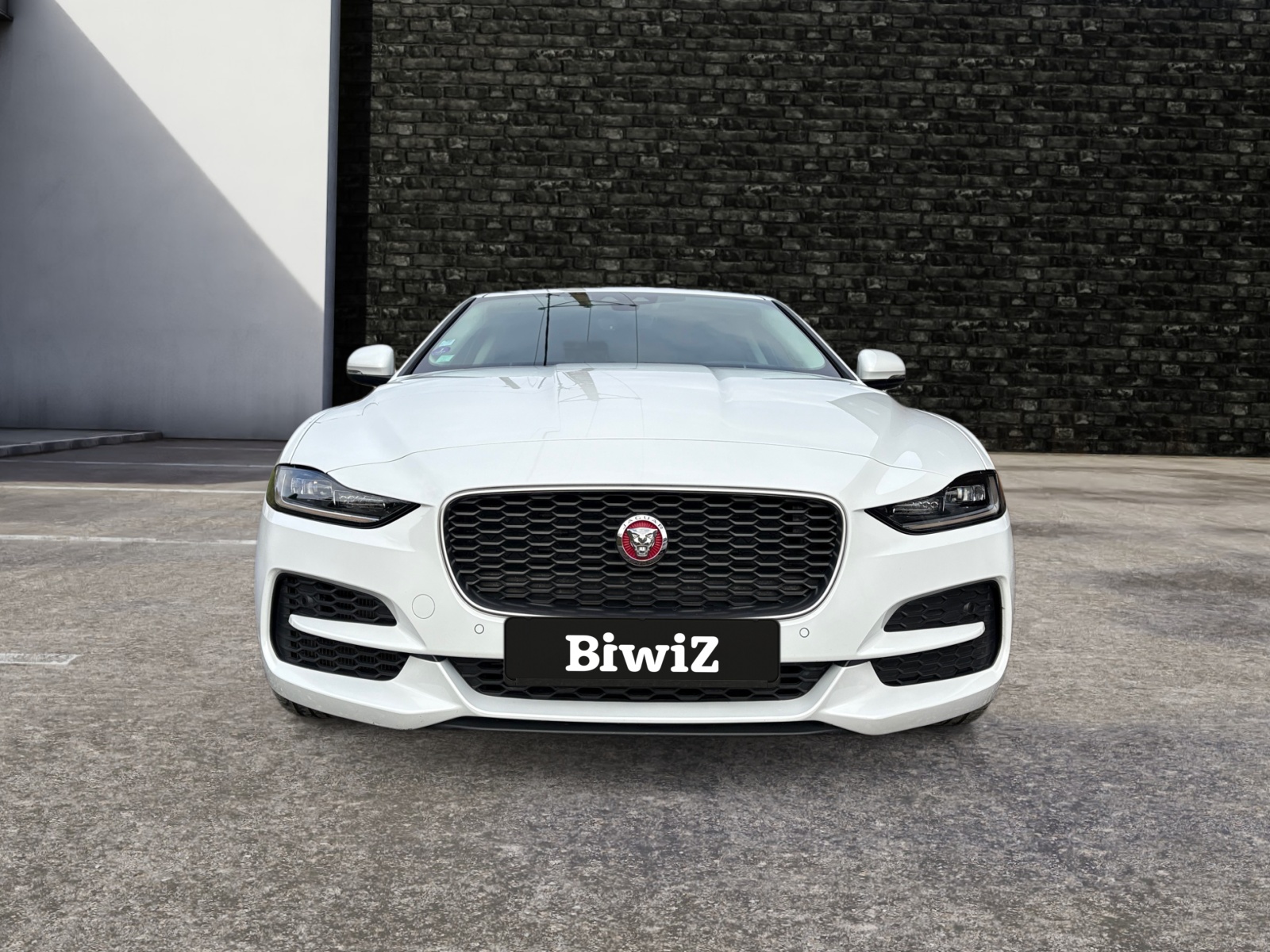 Jaguar Xe 7