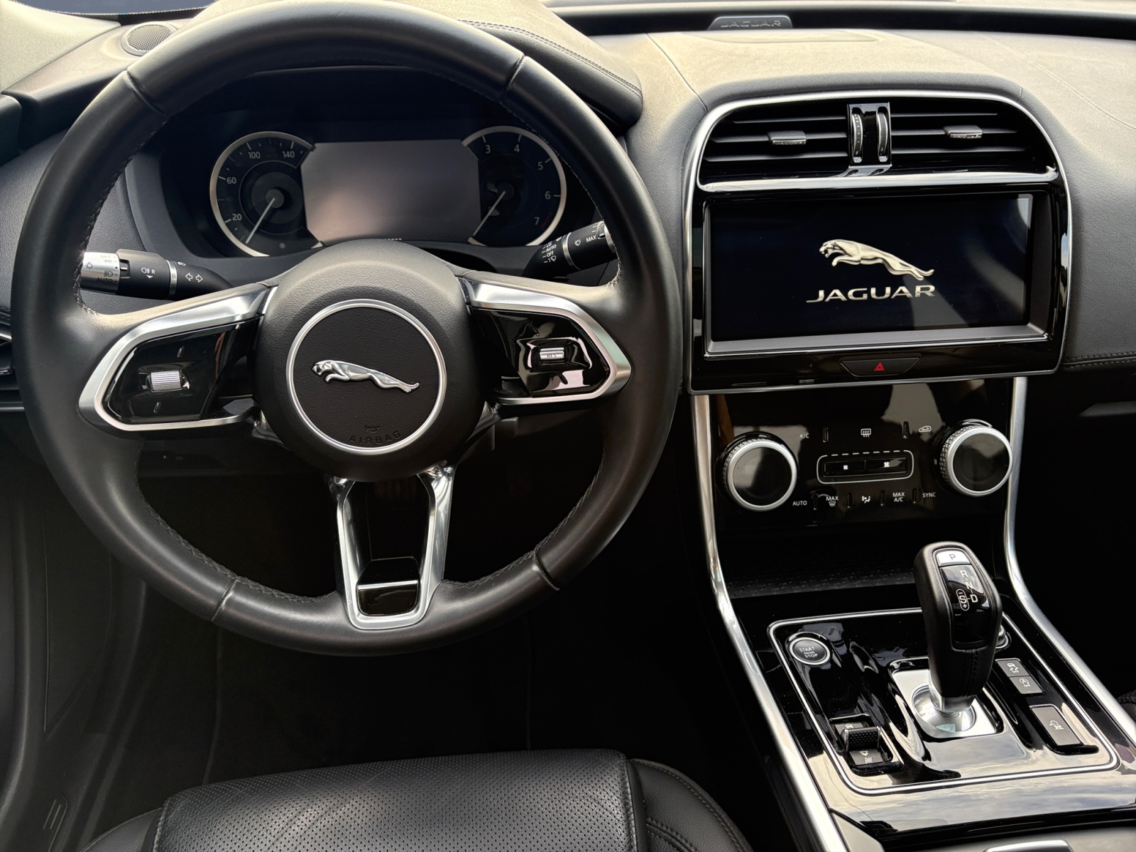 Jaguar Xe 15