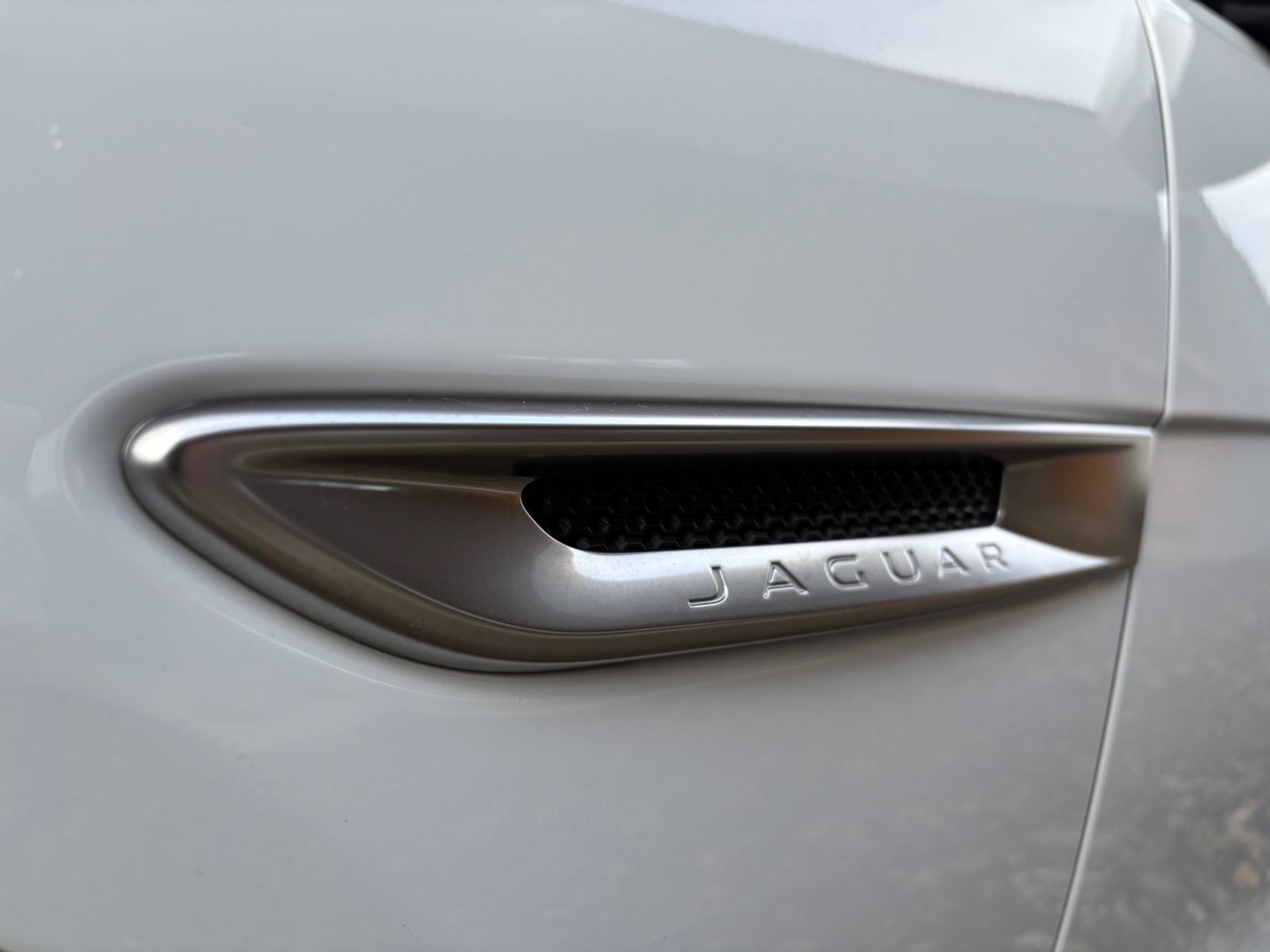 Jaguar Xe 24
