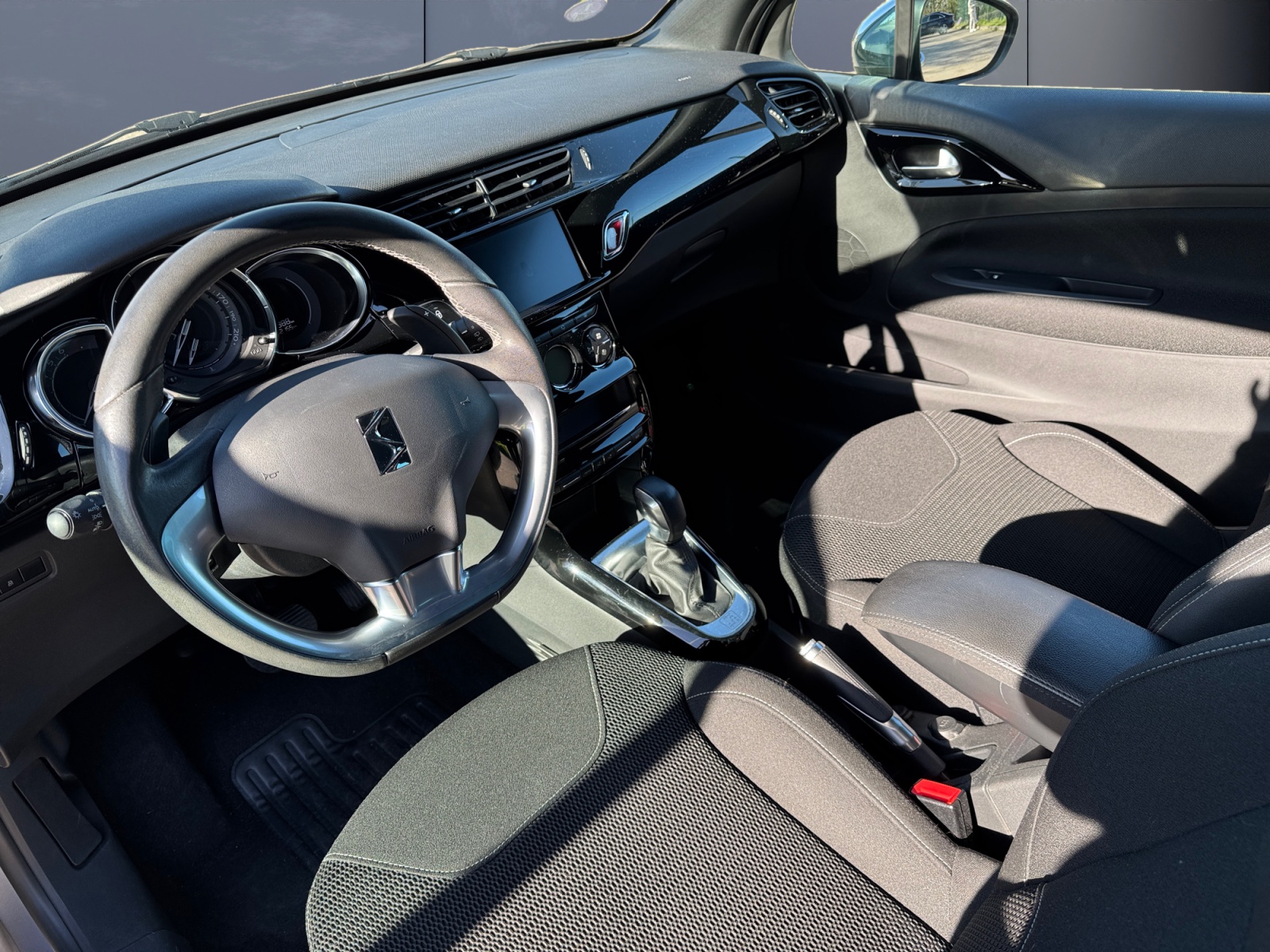 Ds Automobiles Ds3 8