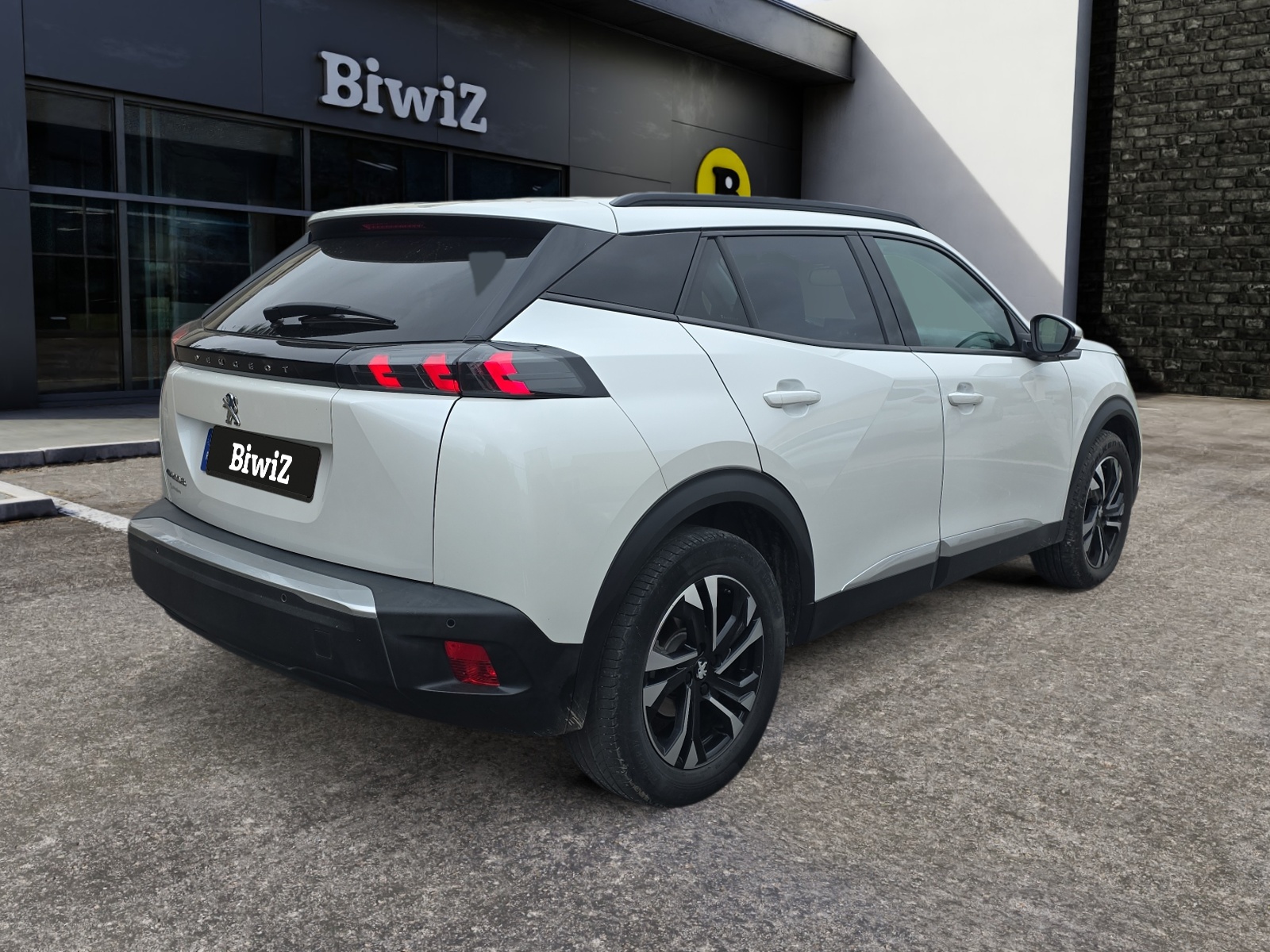 Peugeot E-2008 4