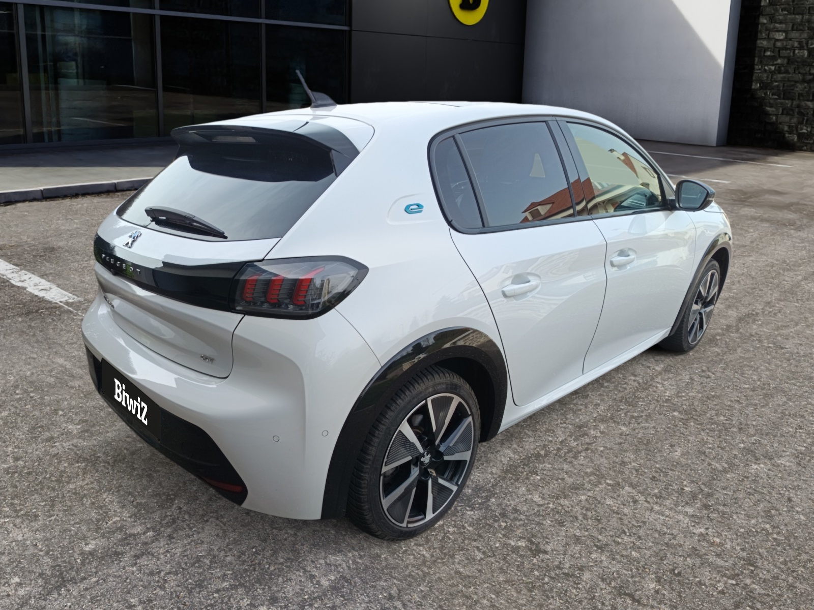 Peugeot E-208 4