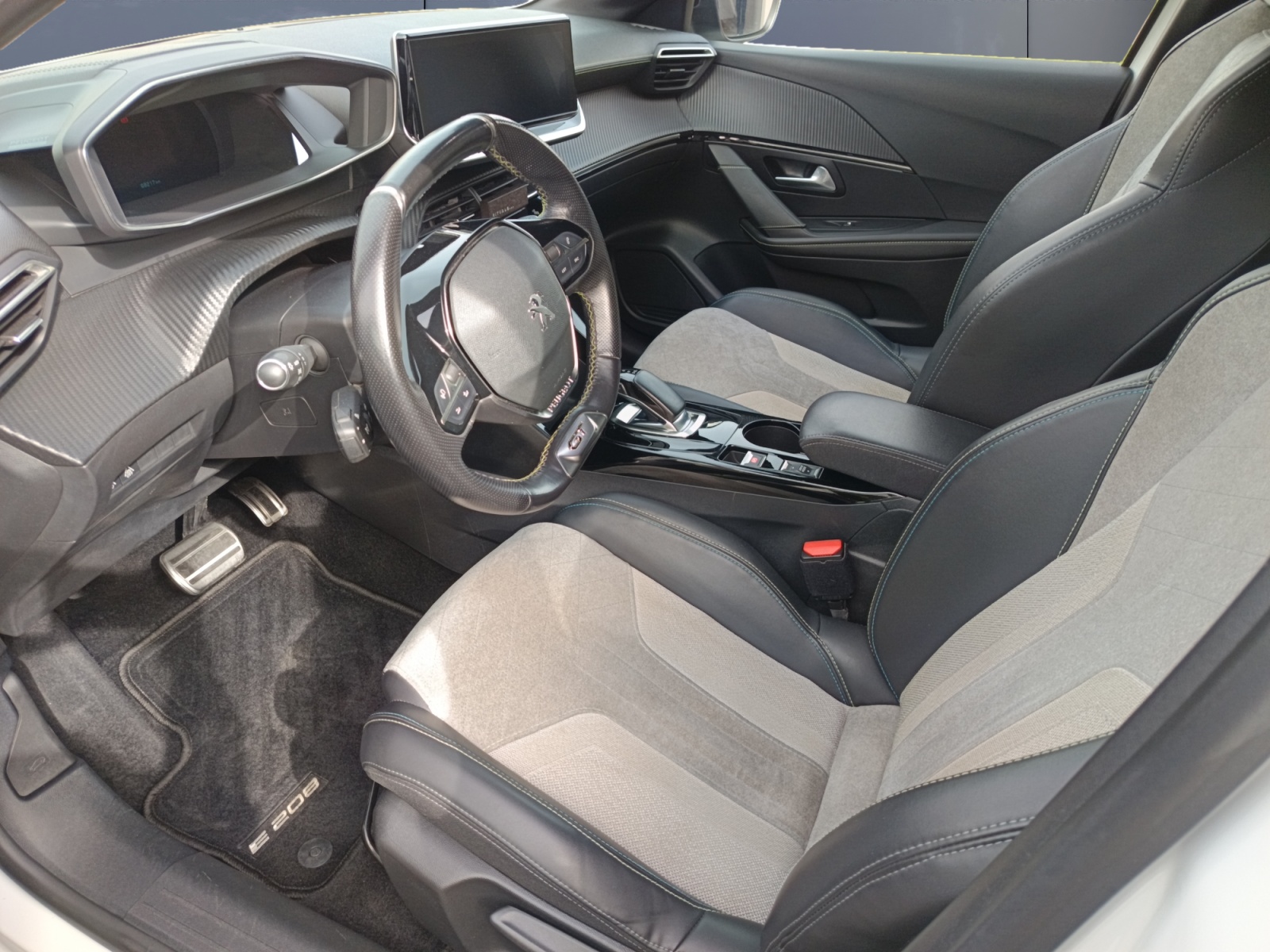 Peugeot E-208 8