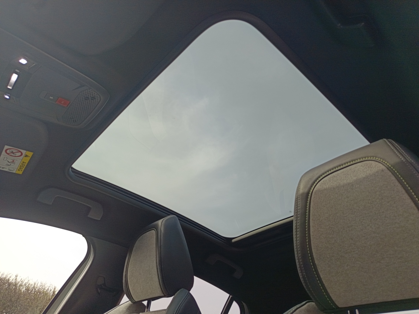 Peugeot E-208 18