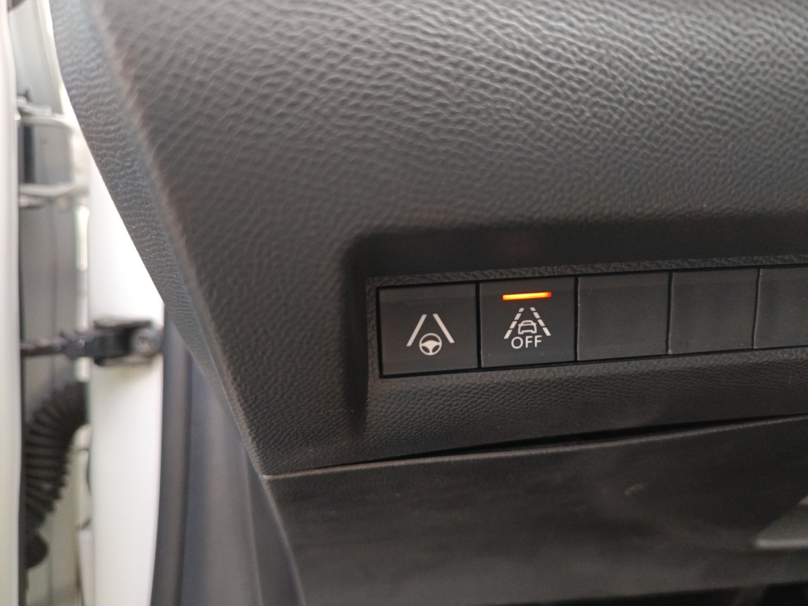 Peugeot E-208 19