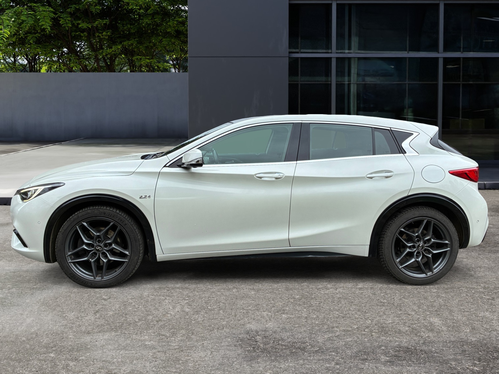 Infiniti Q30 1