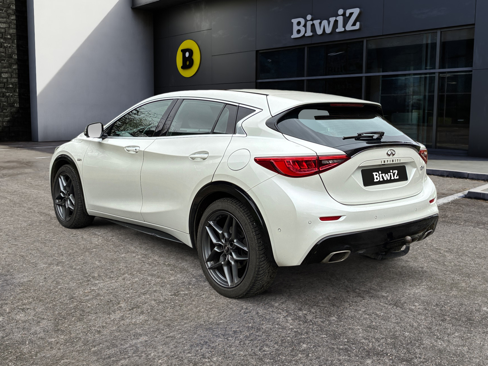 Infiniti Q30 2