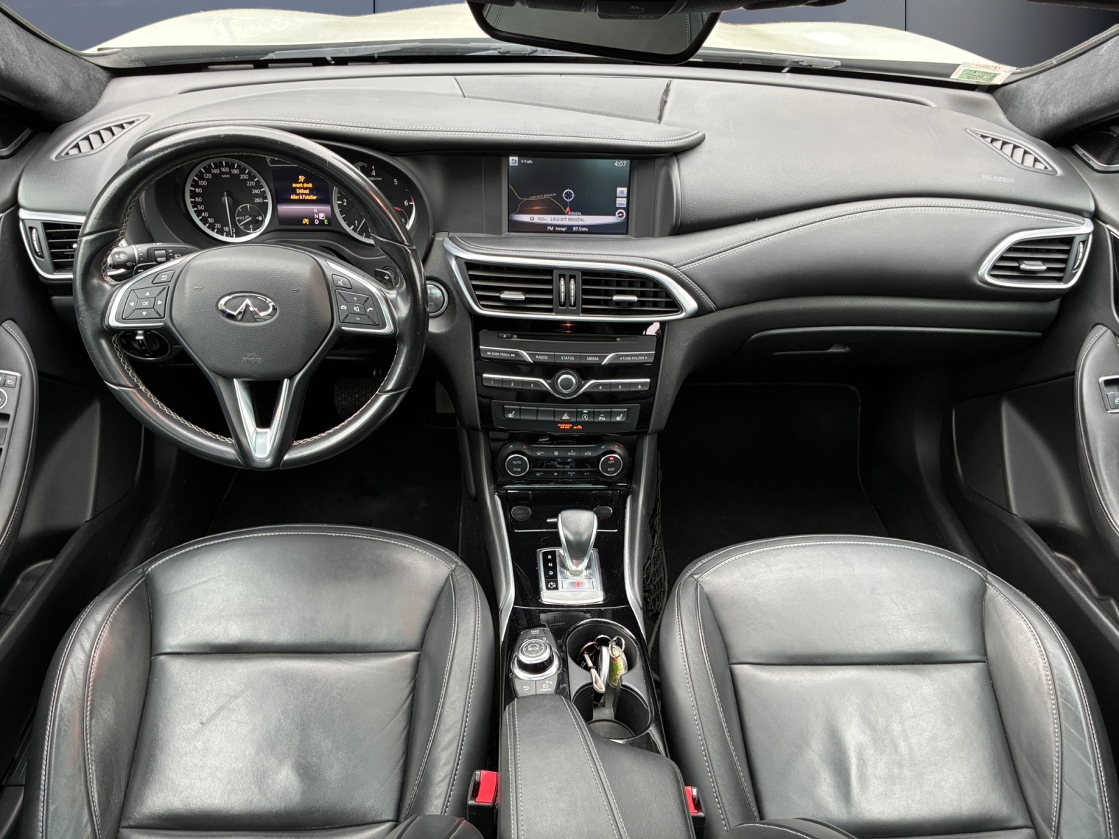 Infiniti Q30 14