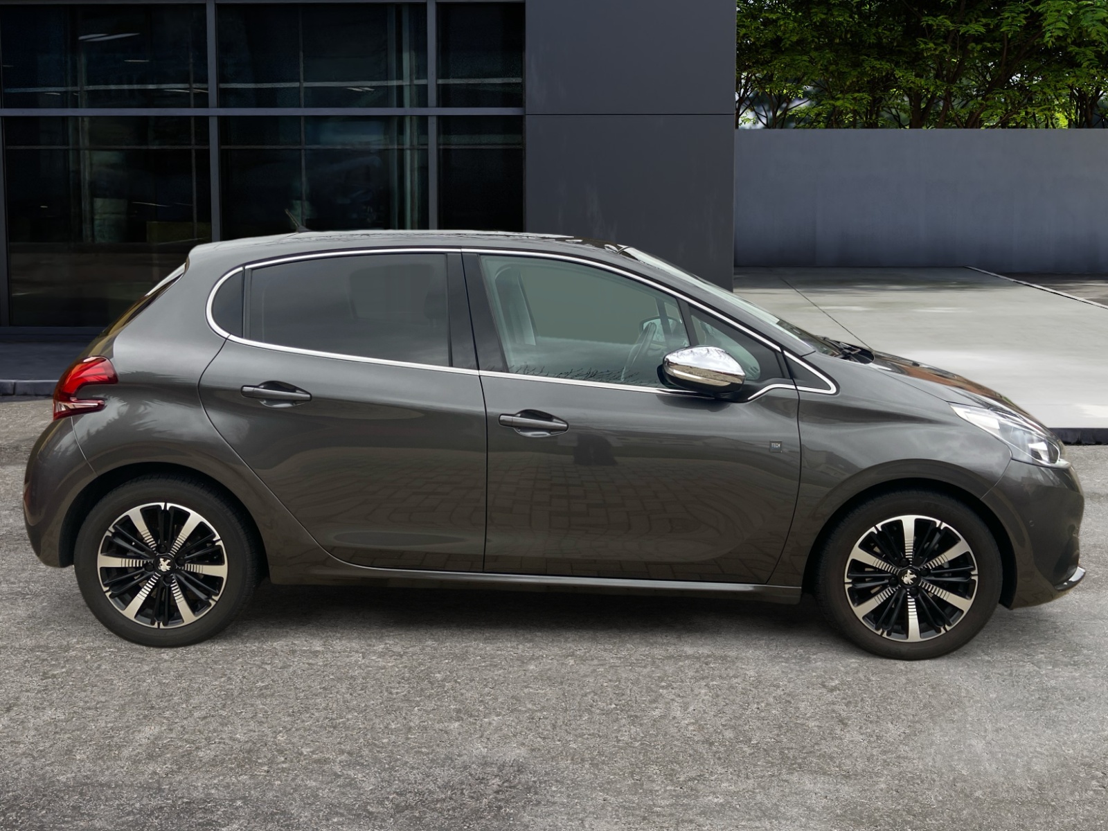 Peugeot 208 5