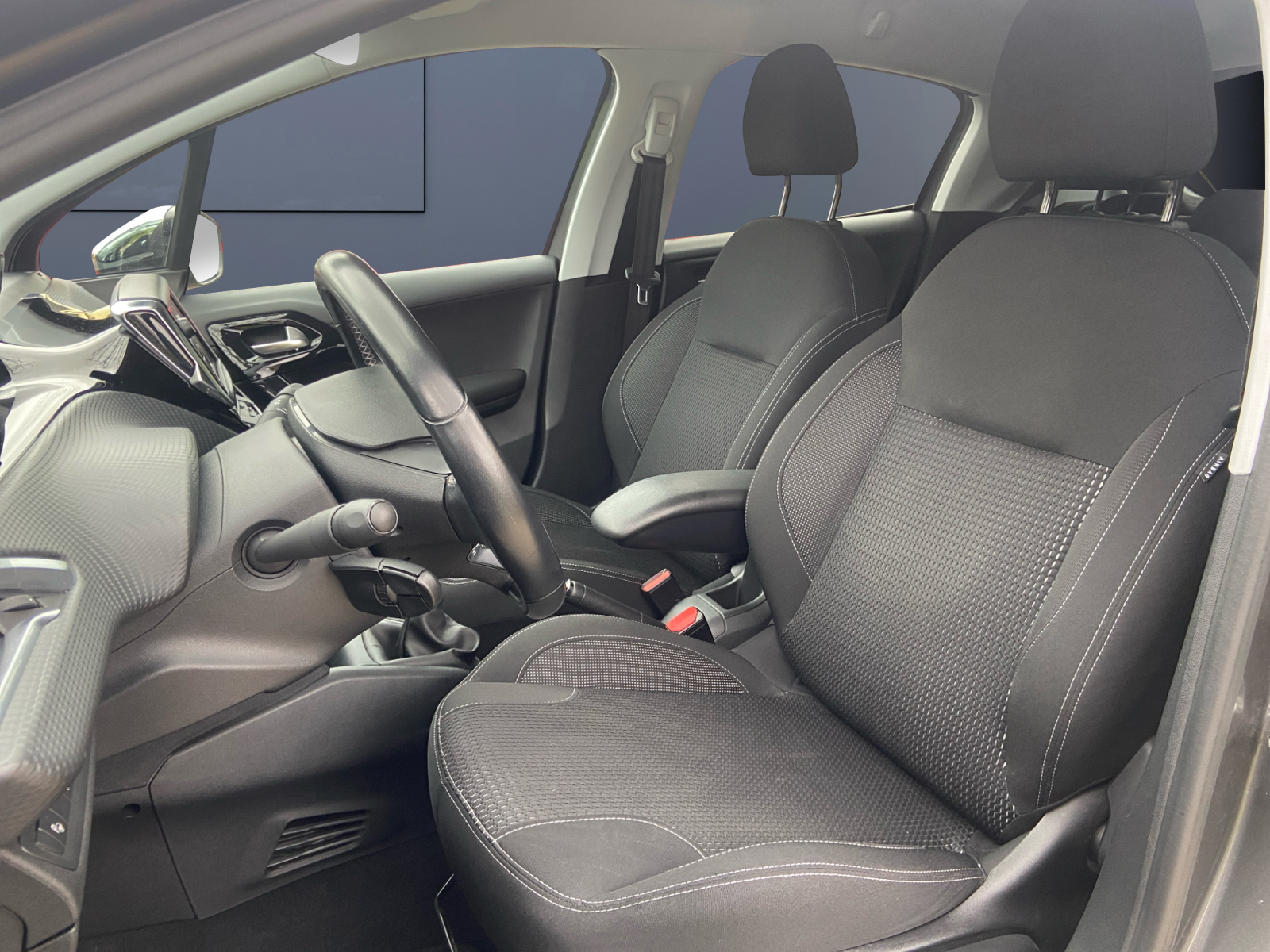 Peugeot 208 9