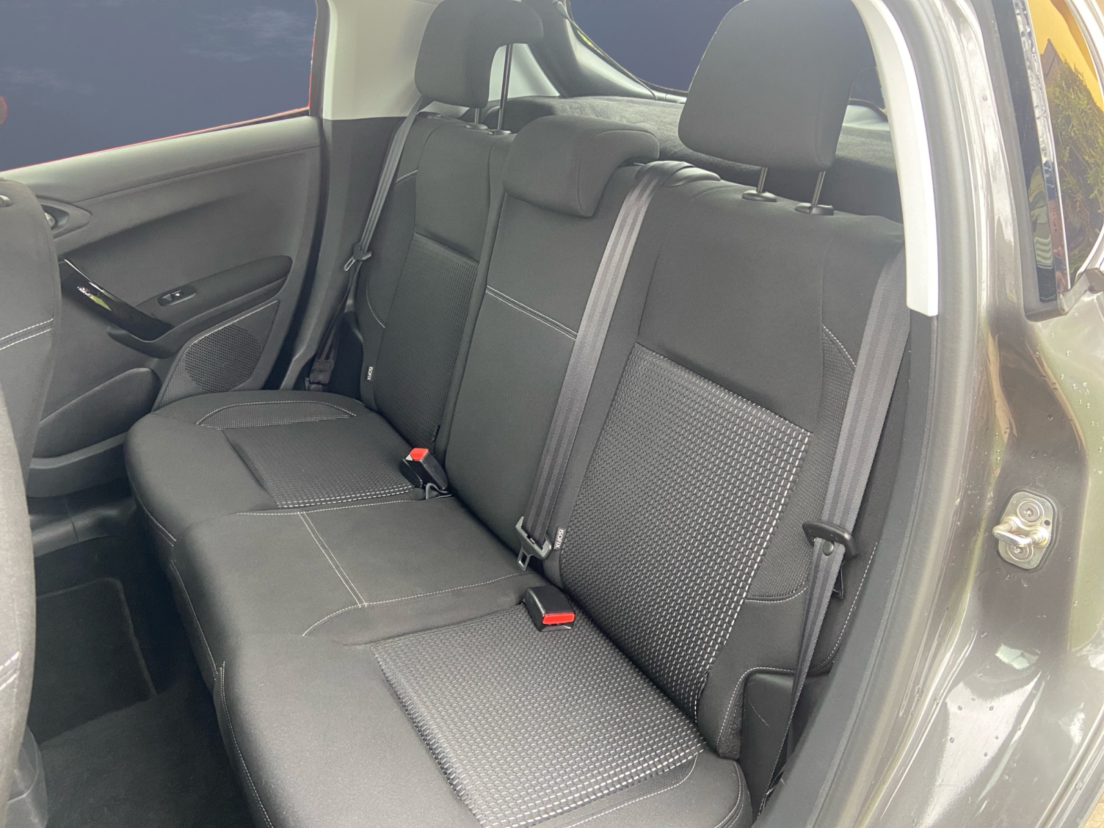 Peugeot 208 10