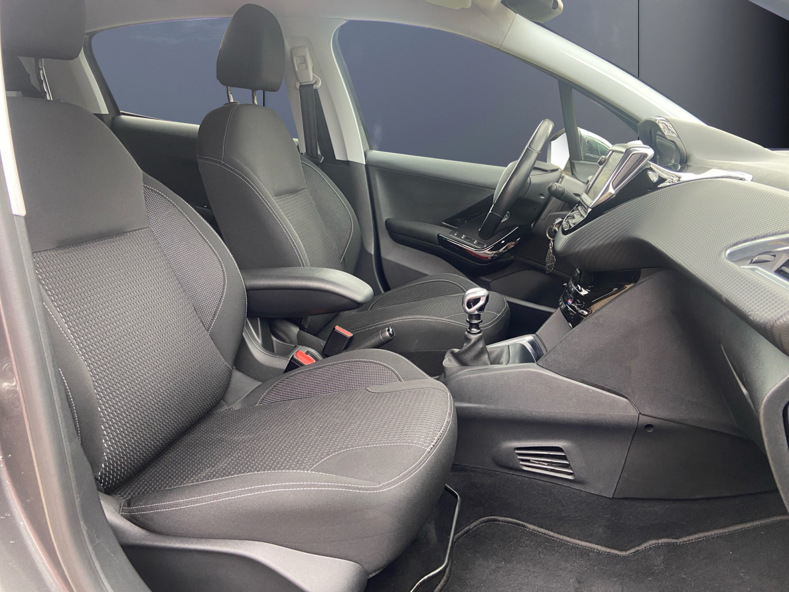 Peugeot 208 13