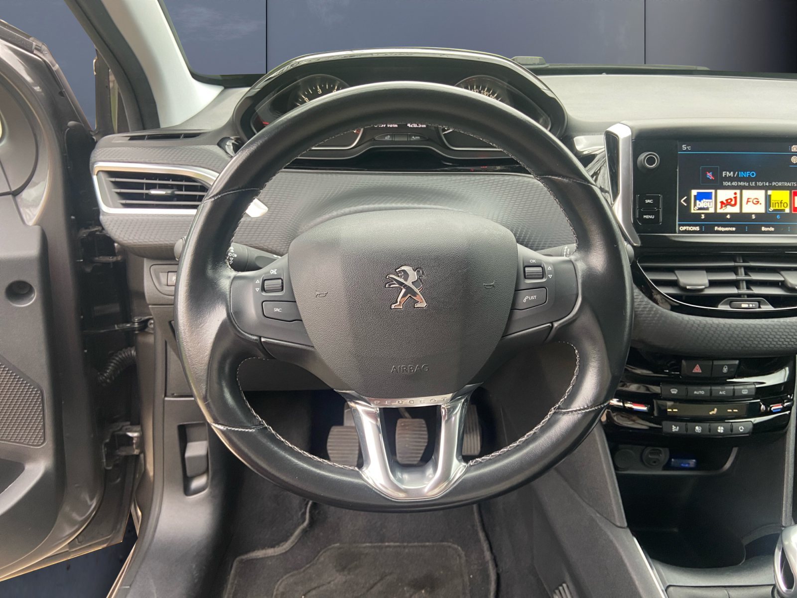 Peugeot 208 15