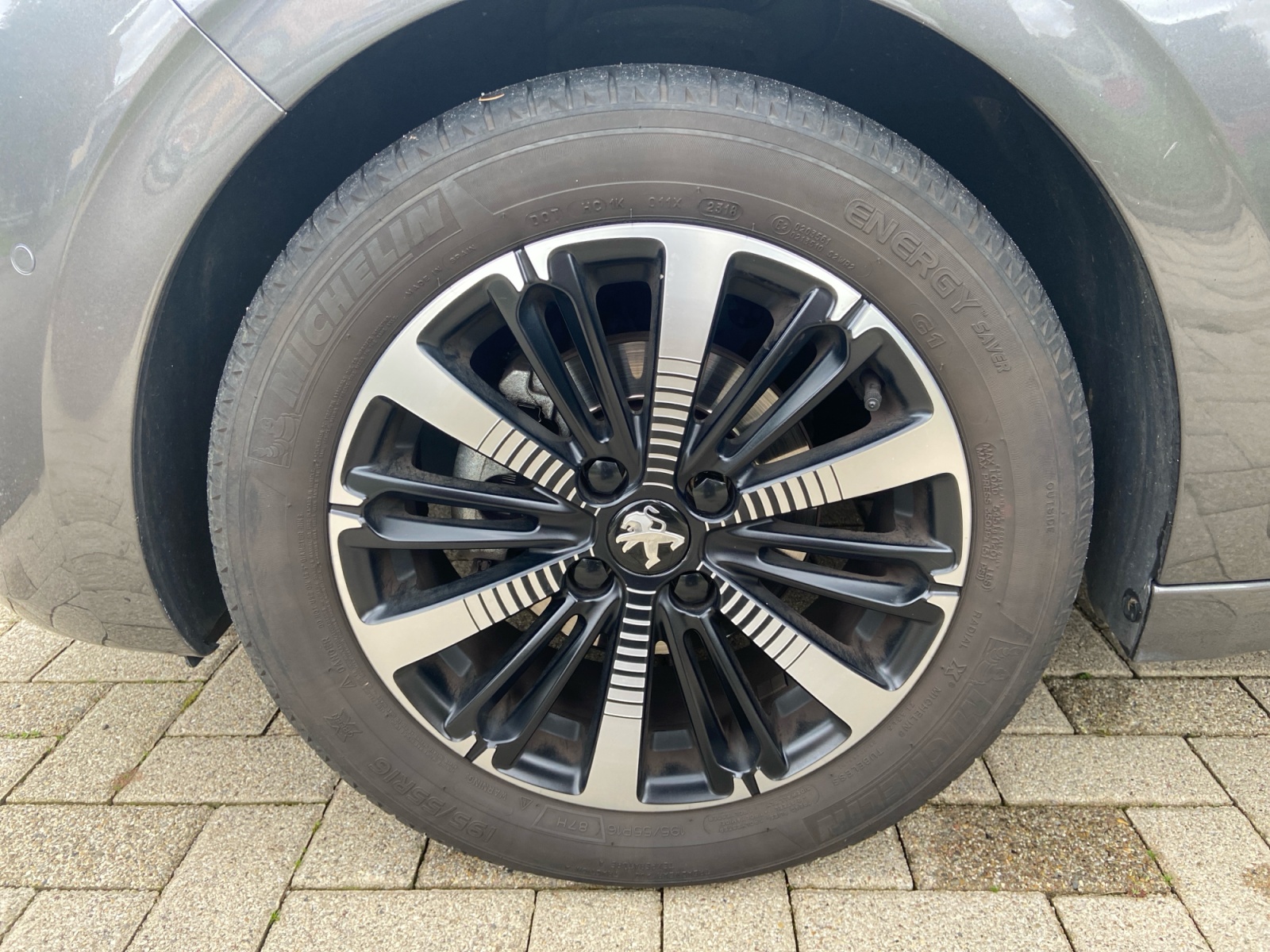 Peugeot 208 23