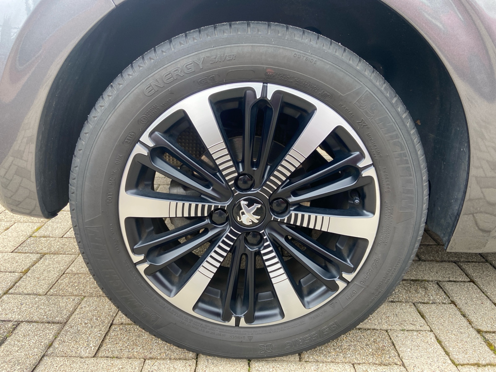 Peugeot 208 25