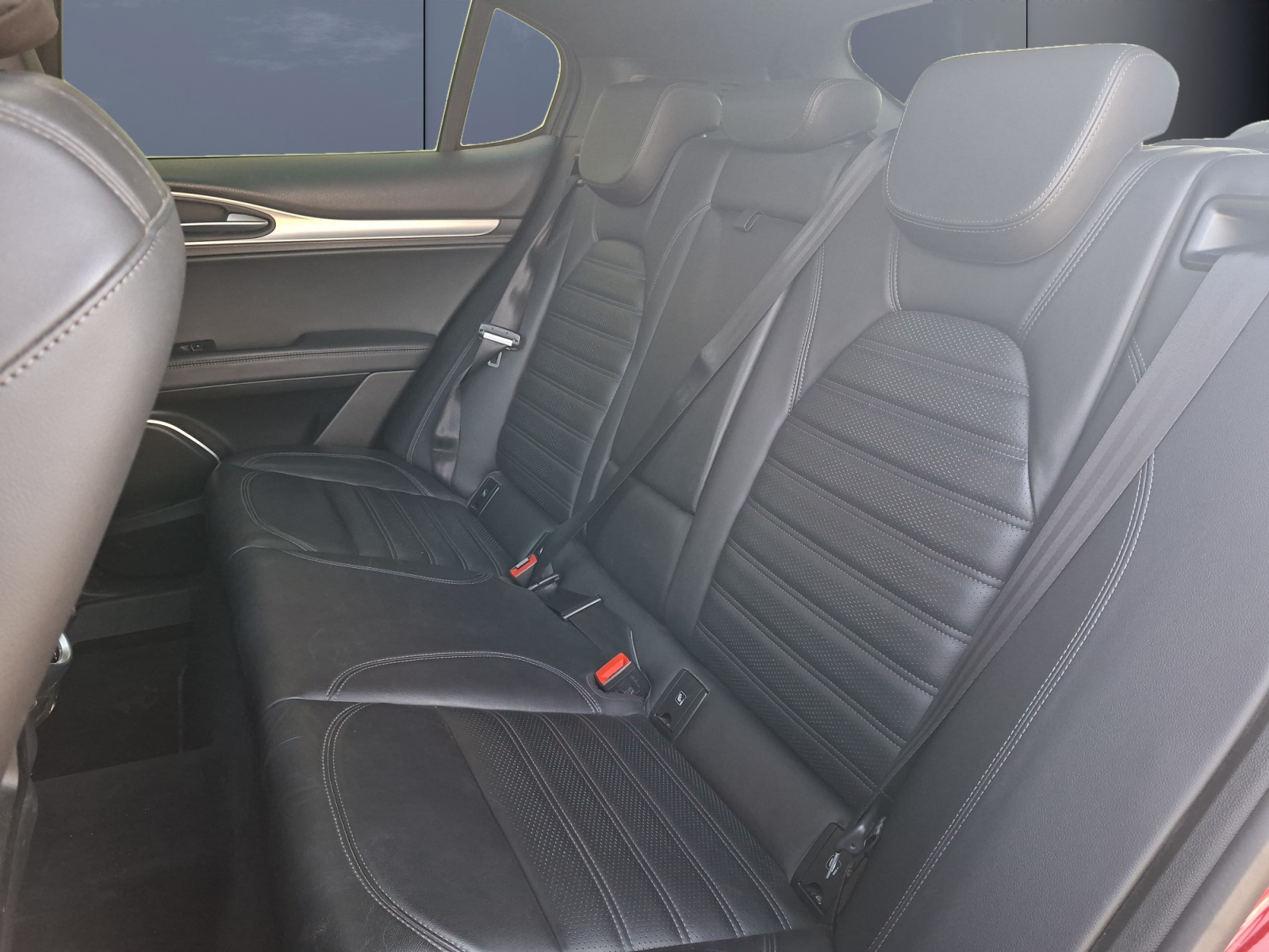 Alfa Romeo Stelvio 10