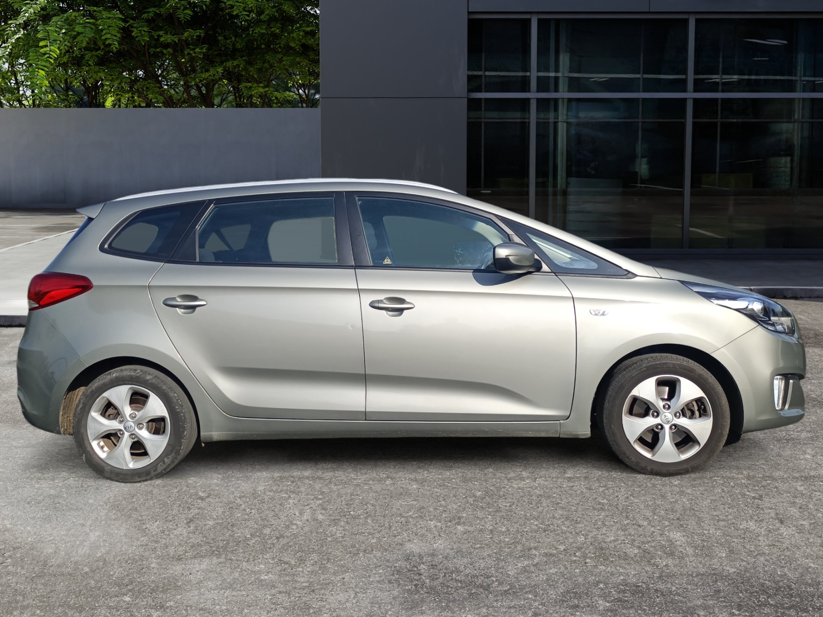 Kia Carens 5