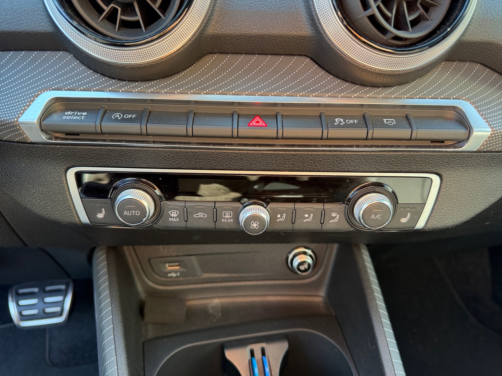 Audi Q2 25