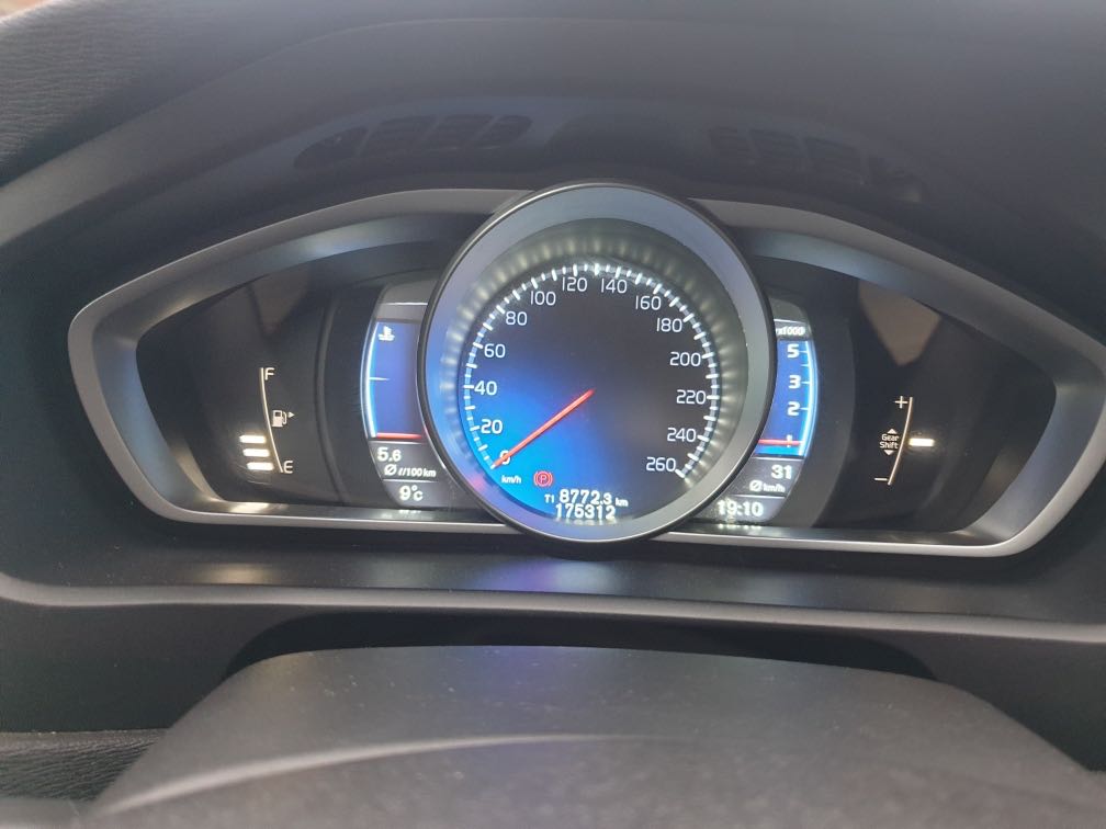 Volvo V40 16