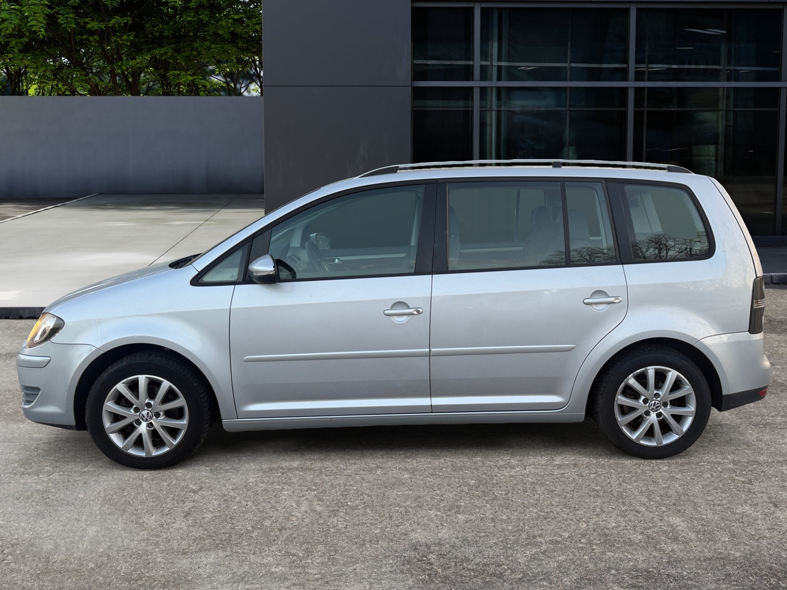 Volkswagen Touran 1