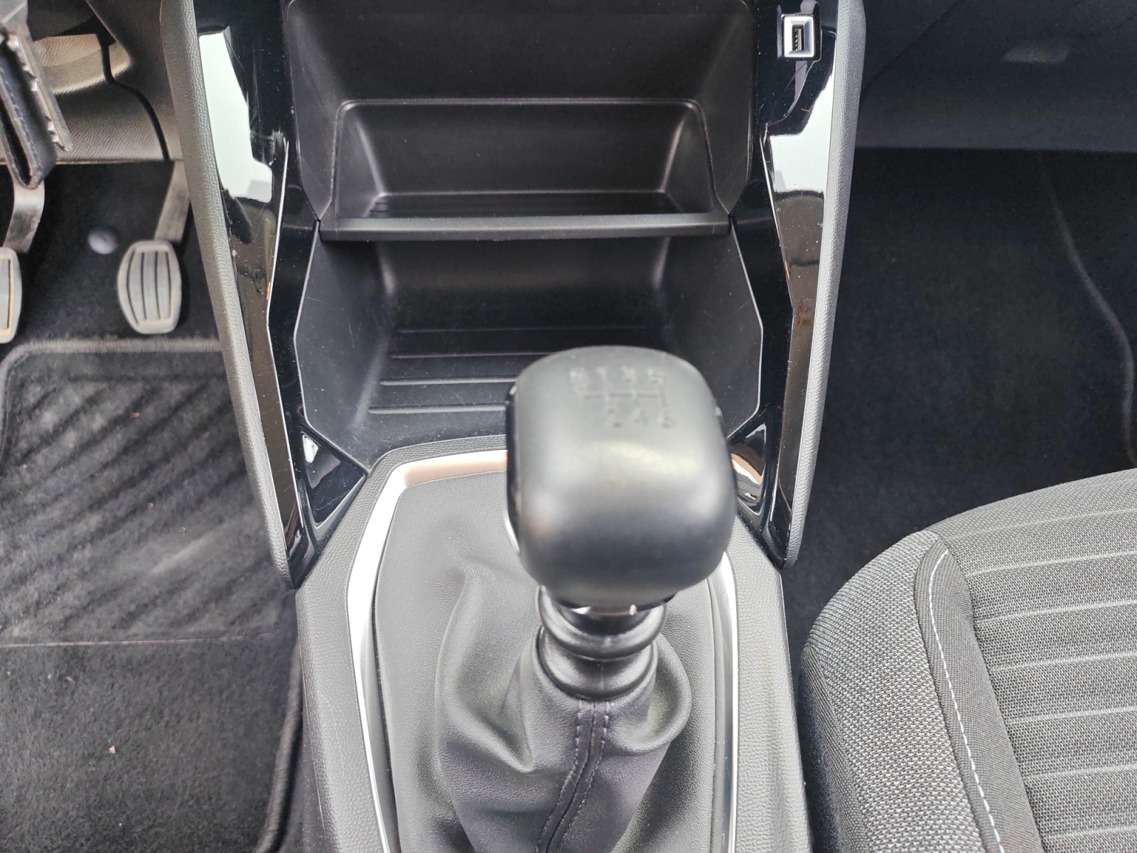 Peugeot 208 21