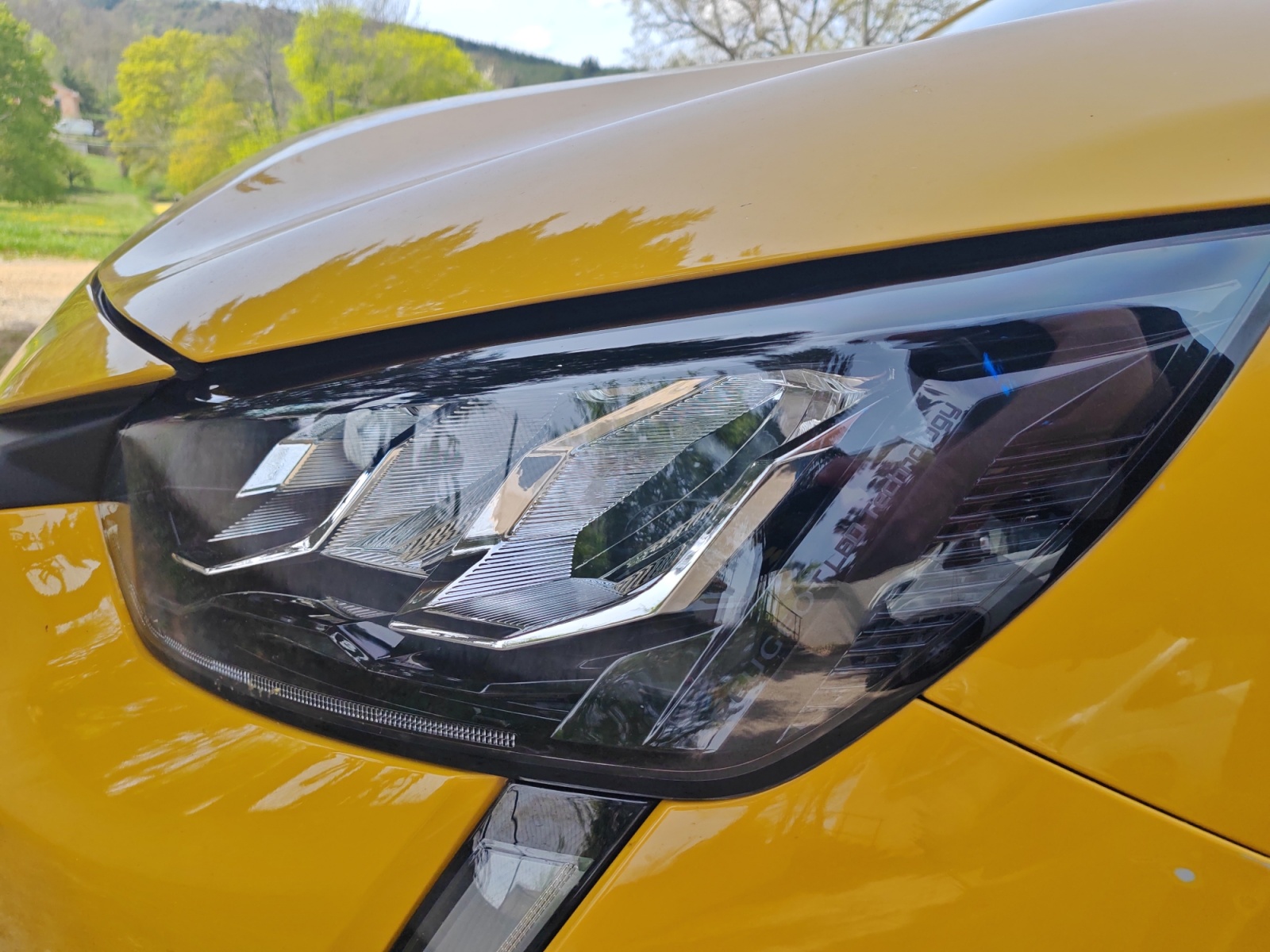Peugeot 208 23