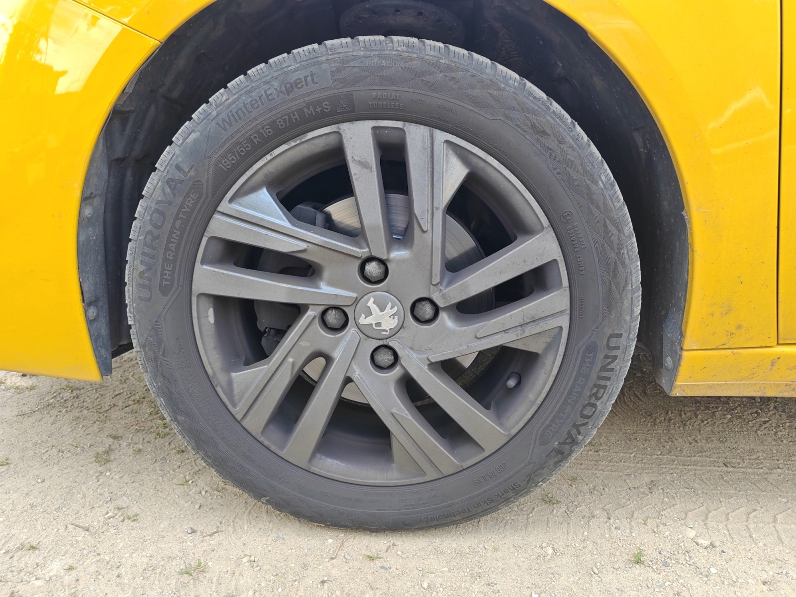 Peugeot 208 24
