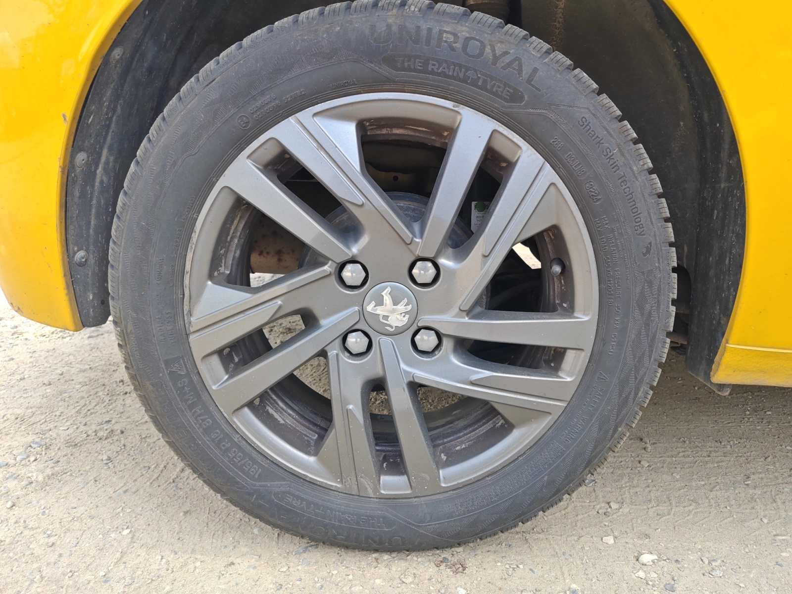 Peugeot 208 25
