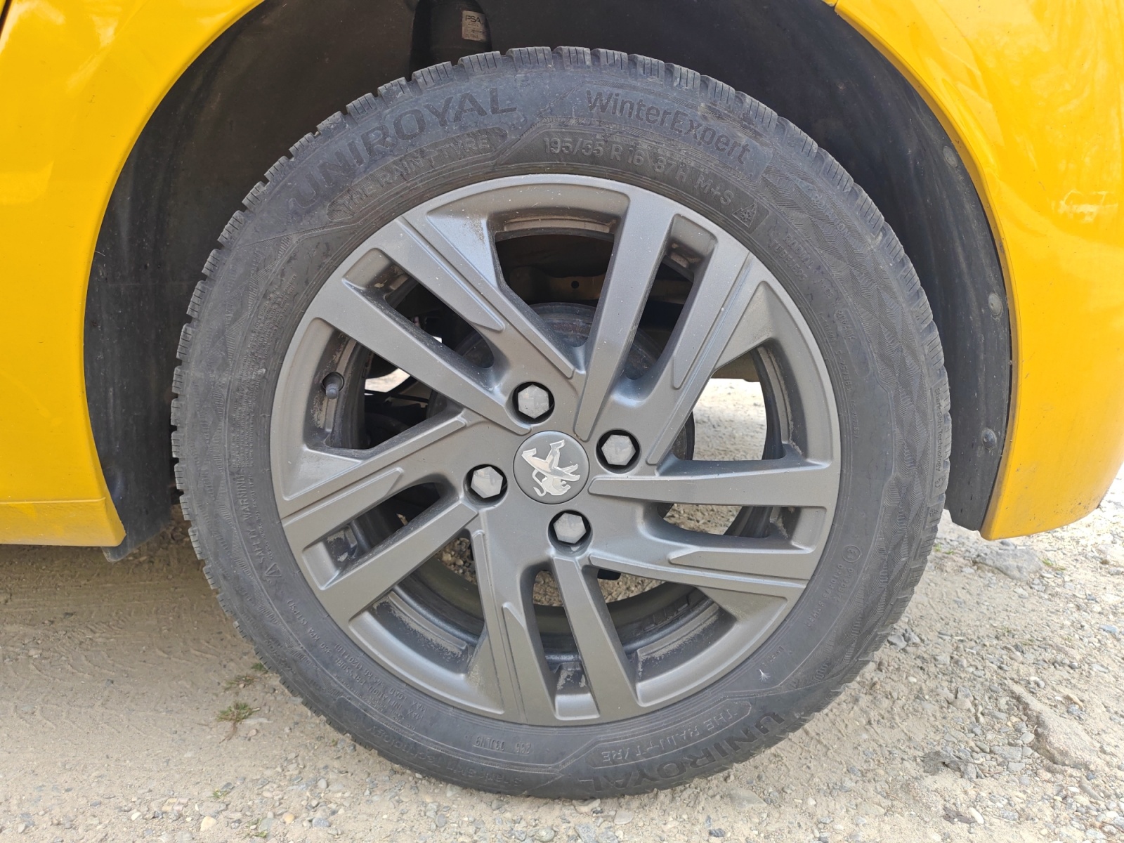 Peugeot 208 26