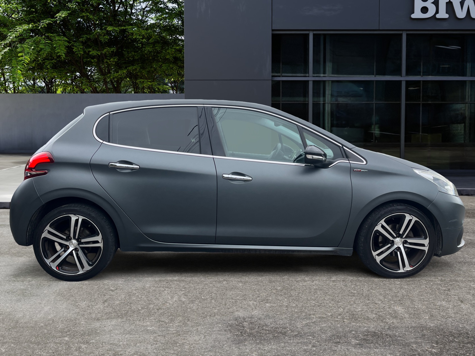 Peugeot 208 5
