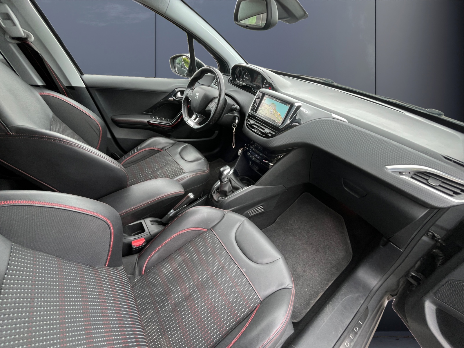 Peugeot 208 12