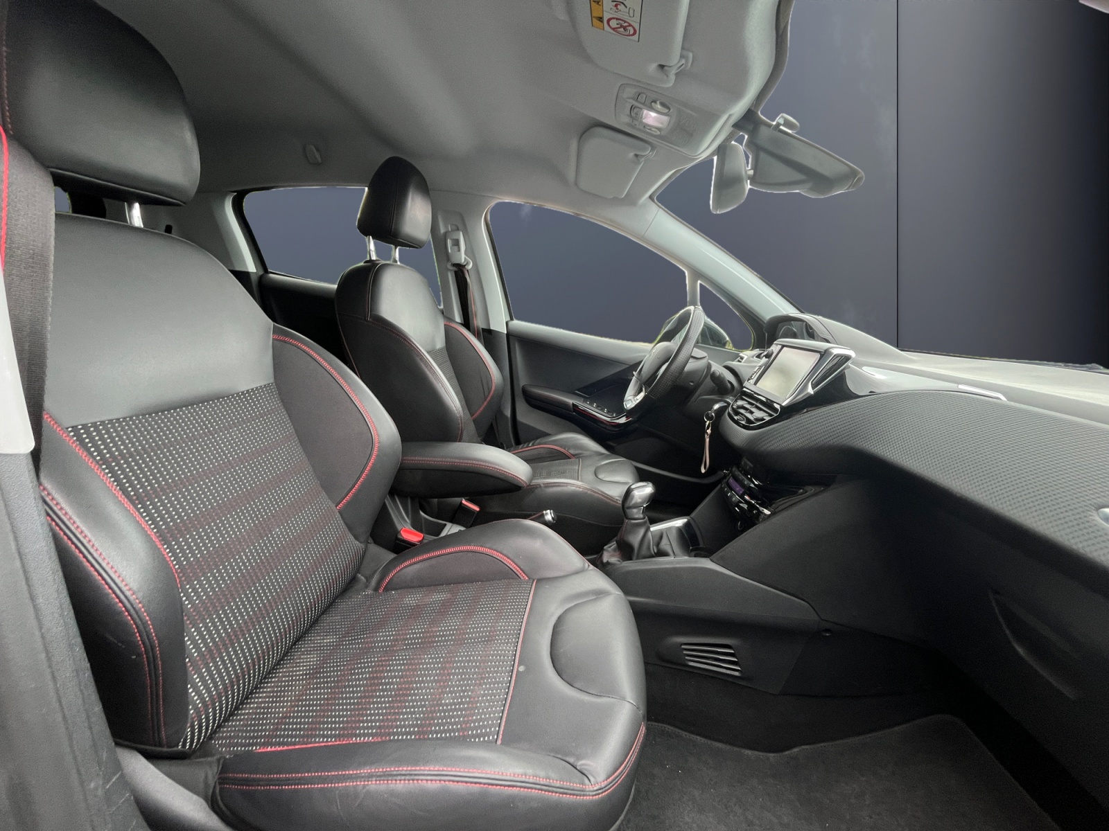 Peugeot 208 13