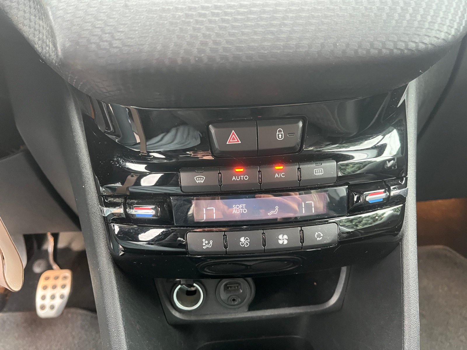 Peugeot 208 17