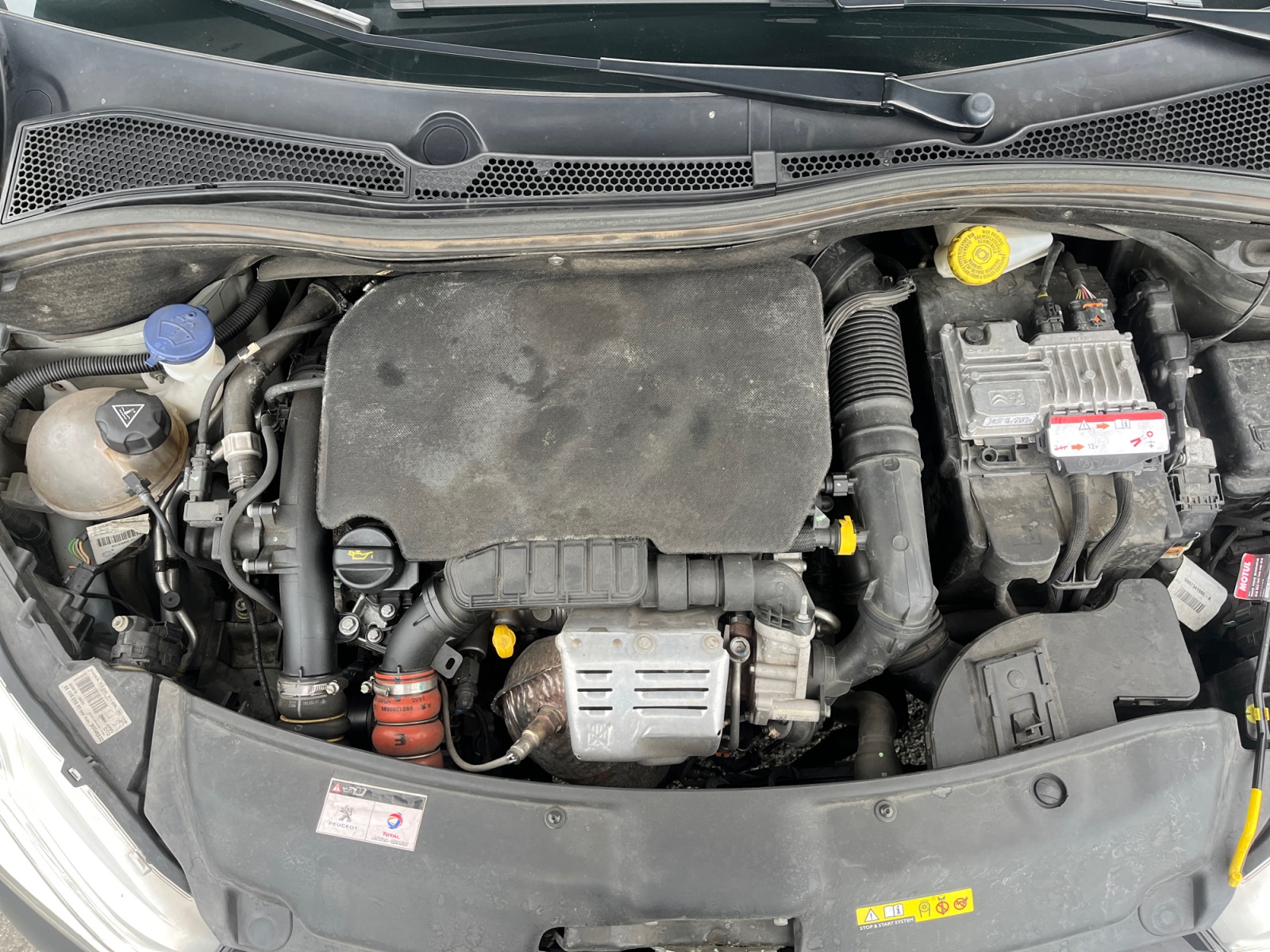 Peugeot 208 24