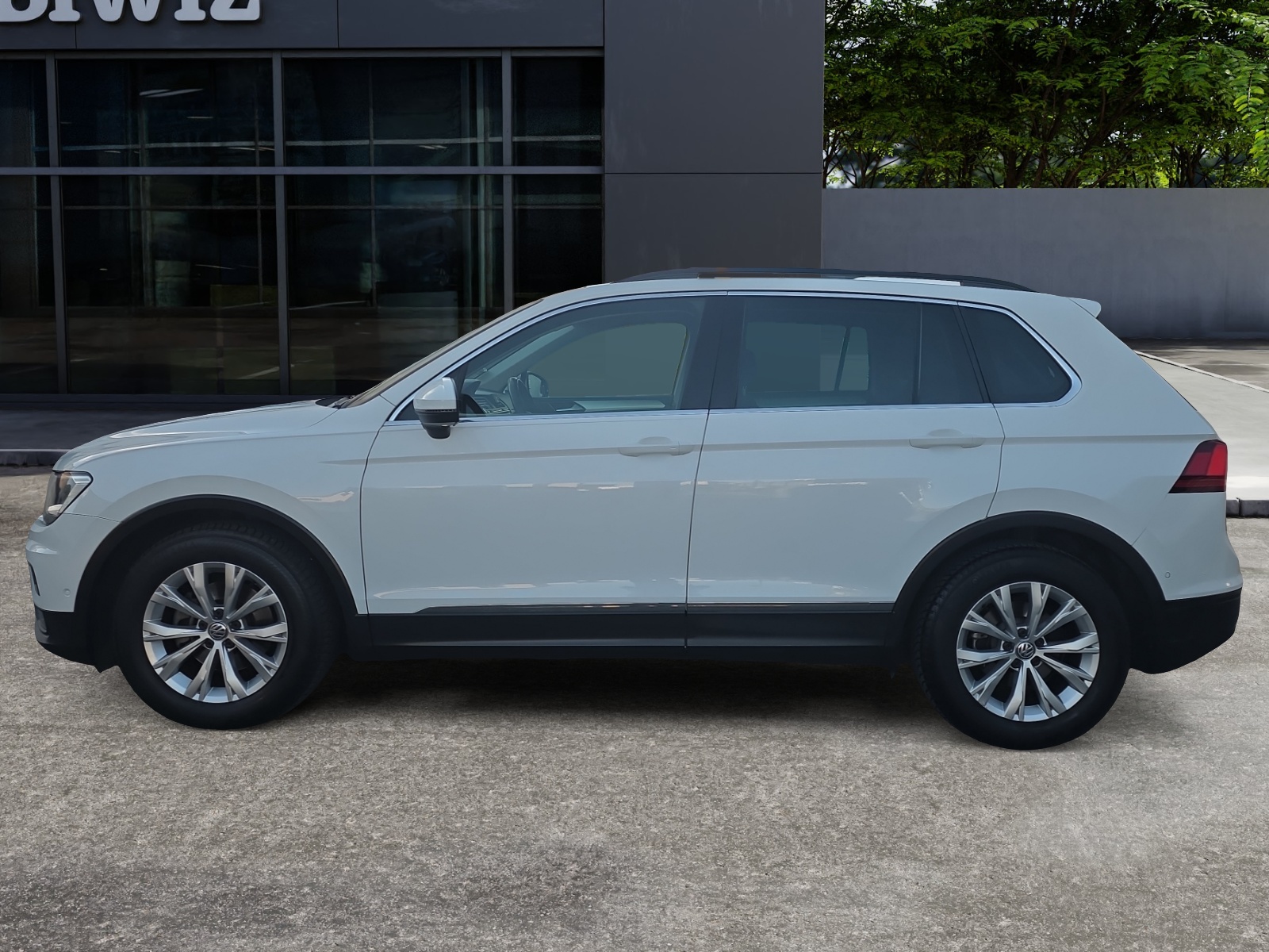 Volkswagen Tiguan 1