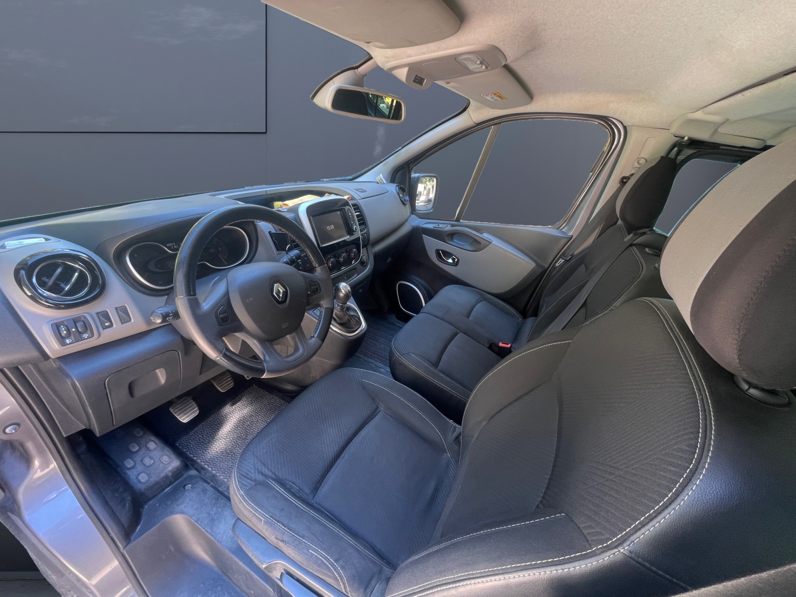 Renault Trafic 8