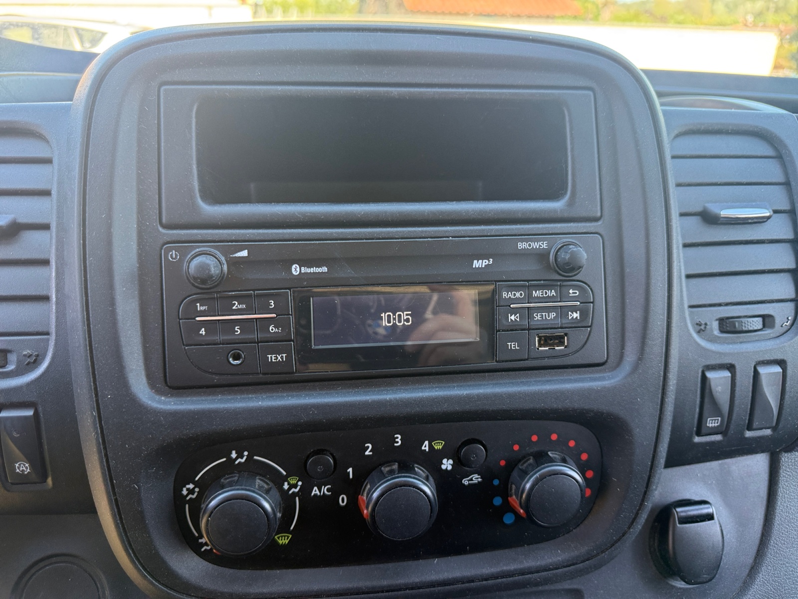 Opel Vivaro Vu 17