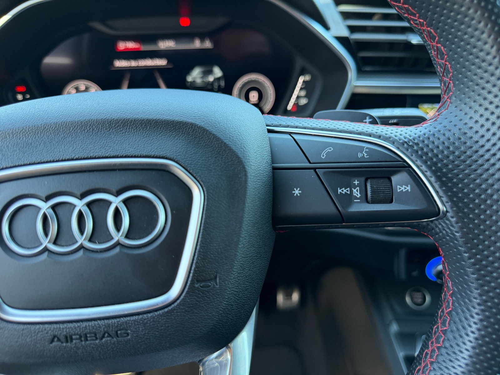 Audi Q3 24